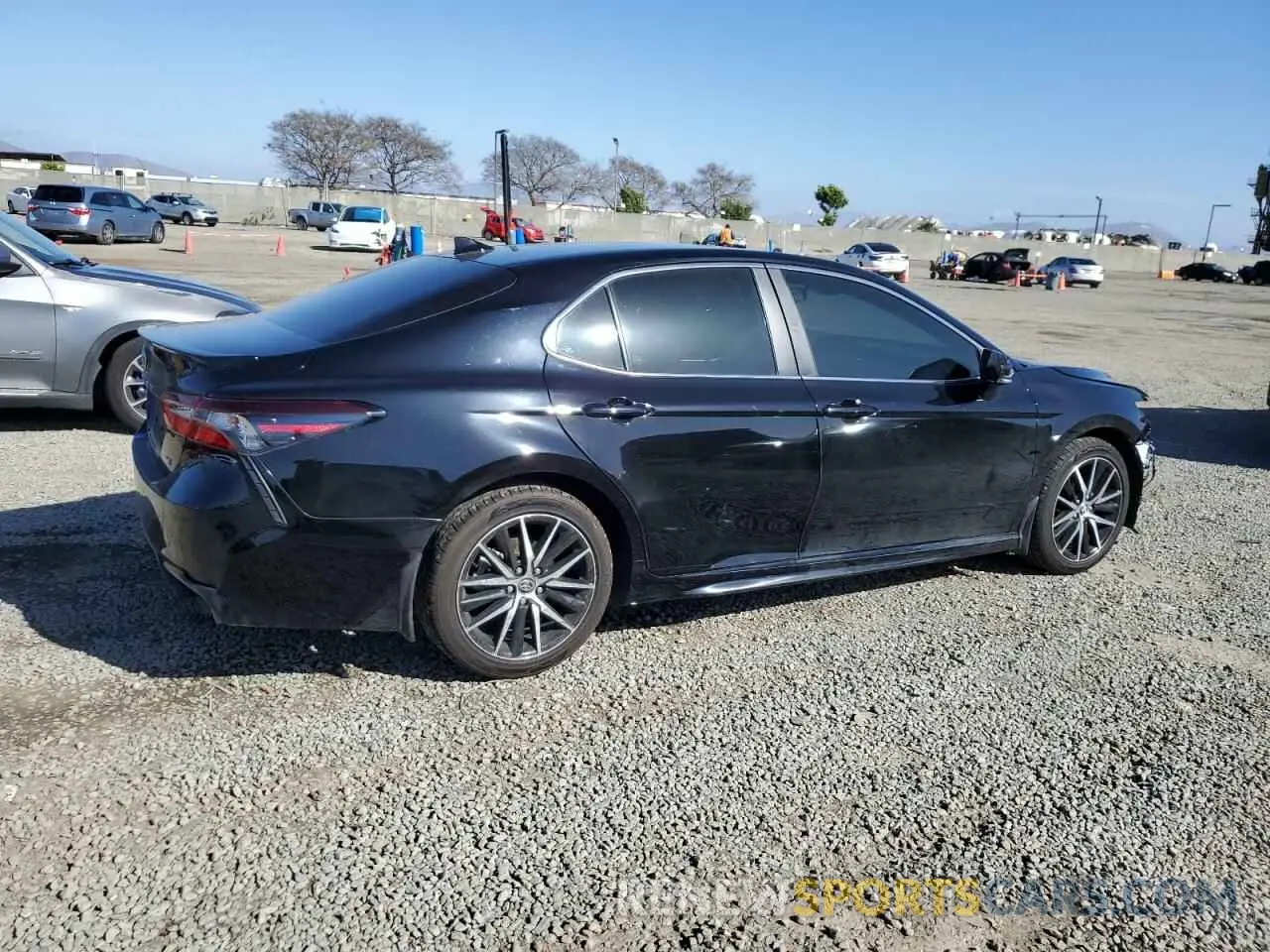 3 fotografías del automóvil dañado 4T1G11AK3PU827426 TOYOTA CAMRY 2023