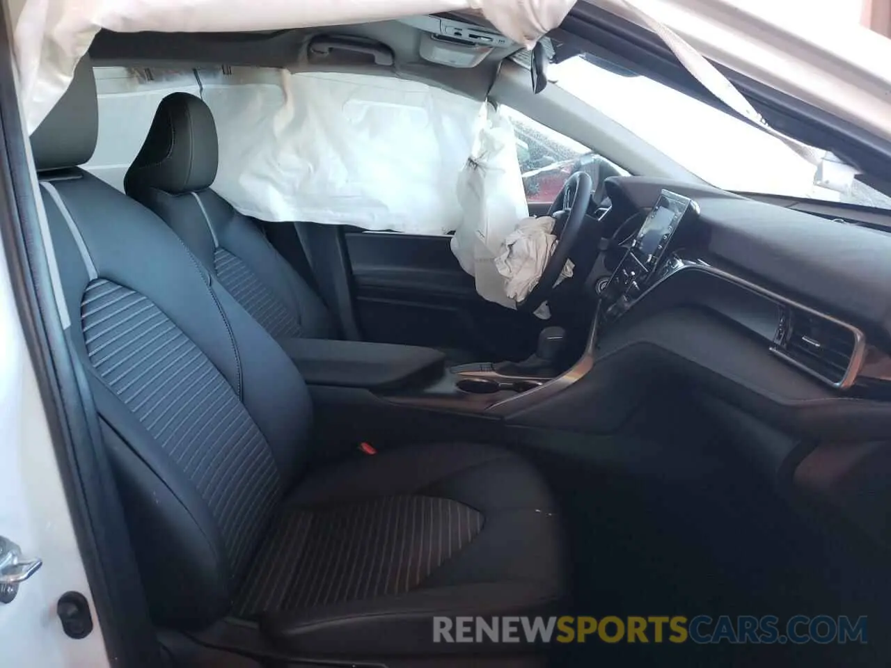 5 fotografías del automóvil dañado 4T1G11AK4PU079334 TOYOTA CAMRY 2023
