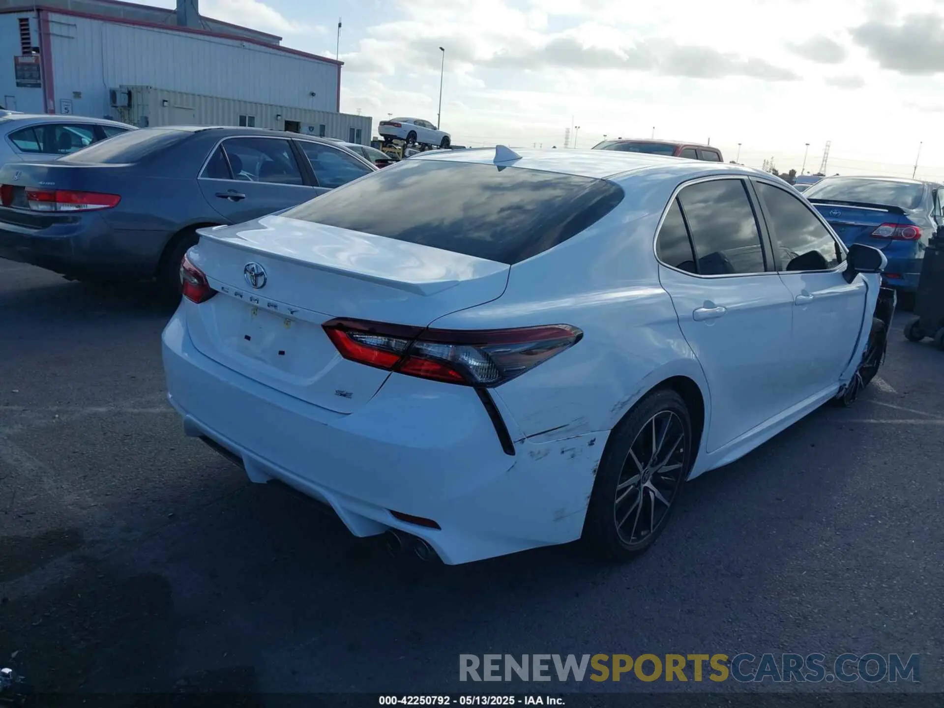 4 fotografías del automóvil dañado 4T1G11AK4PU148829 TOYOTA CAMRY 2023