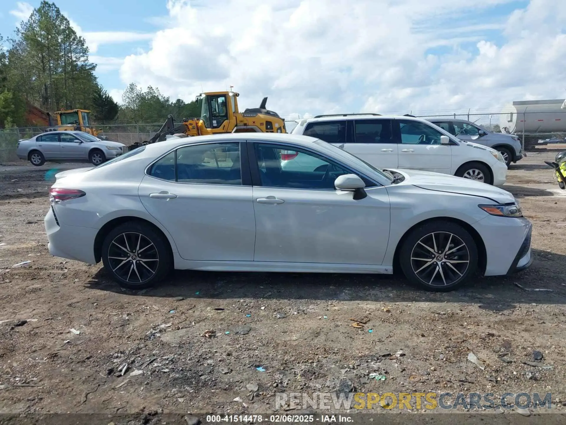 13 fotografías del automóvil dañado 4T1G11AK4PU160009 TOYOTA CAMRY 2023