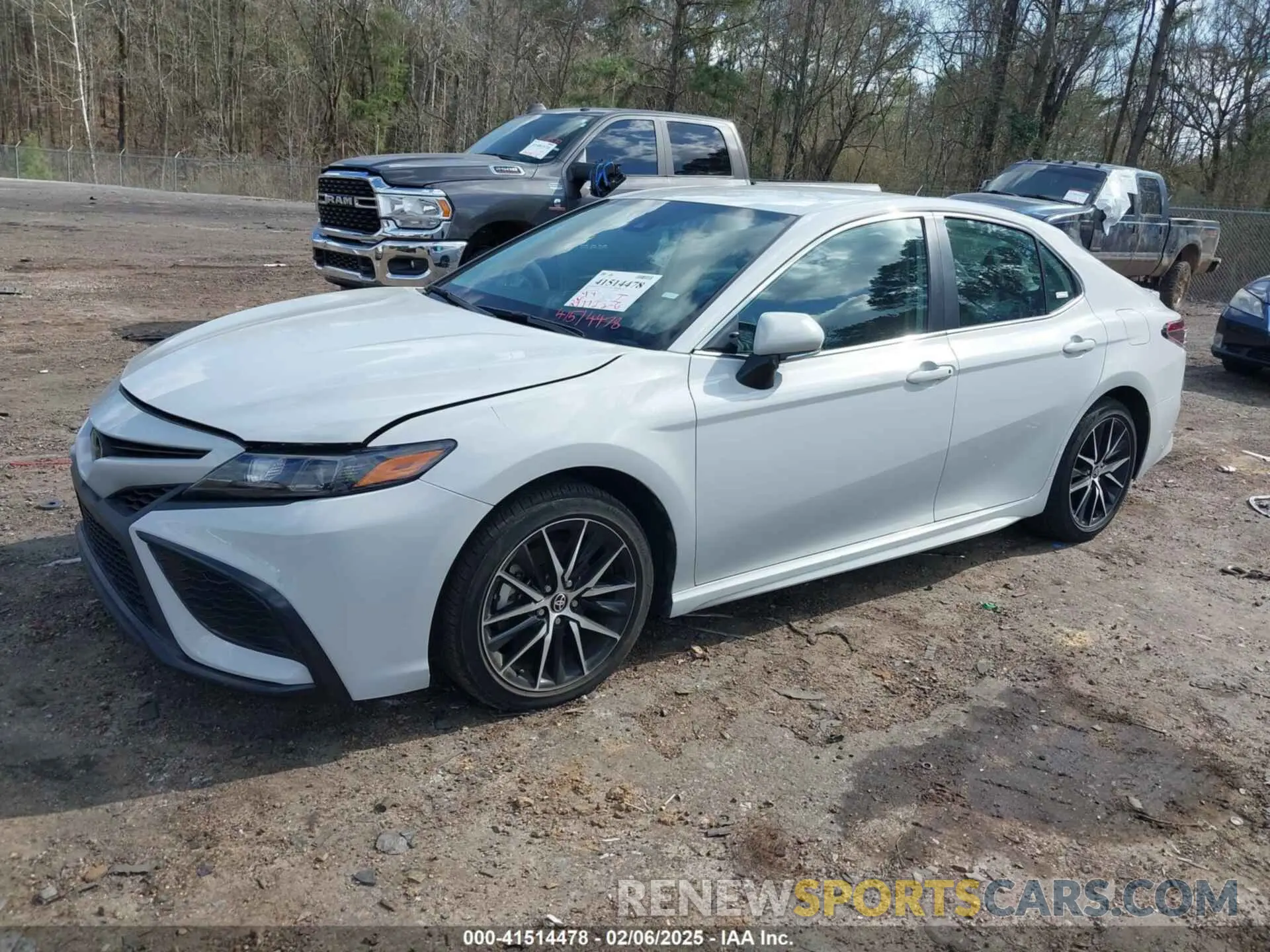 2 fotografías del automóvil dañado 4T1G11AK4PU160009 TOYOTA CAMRY 2023