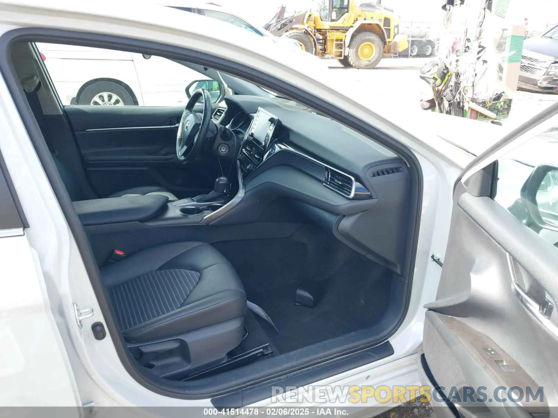 5 fotografías del automóvil dañado 4T1G11AK4PU160009 TOYOTA CAMRY 2023