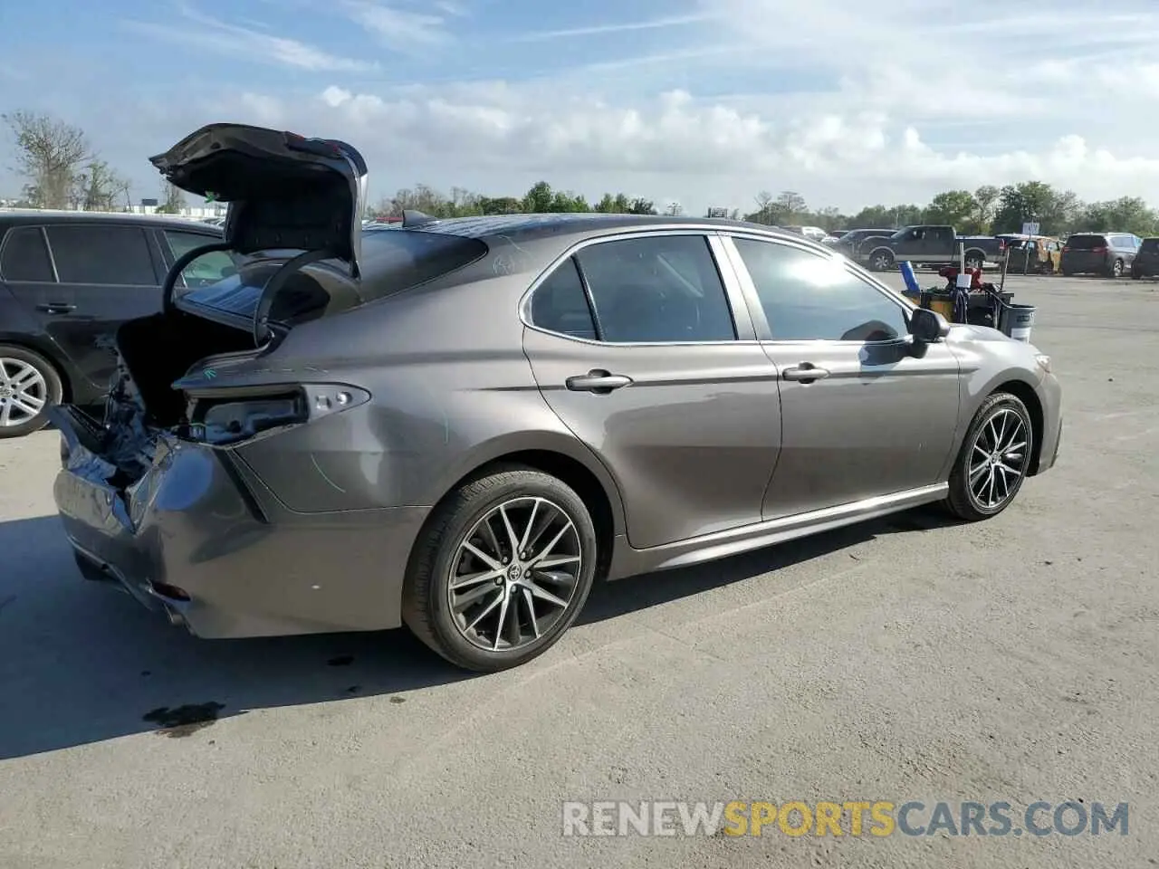 3 fotografías del automóvil dañado 4T1G11AK4PU724886 TOYOTA CAMRY 2023