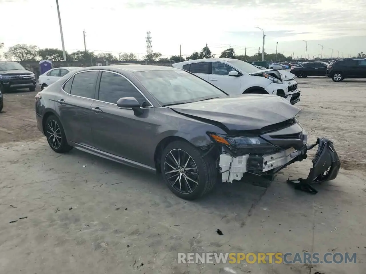 4 fotografías del automóvil dañado 4T1G11AK4PU732969 TOYOTA CAMRY 2023
