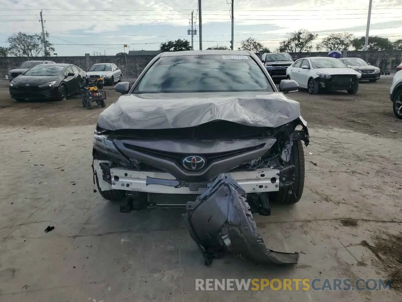 5 fotografías del automóvil dañado 4T1G11AK4PU732969 TOYOTA CAMRY 2023