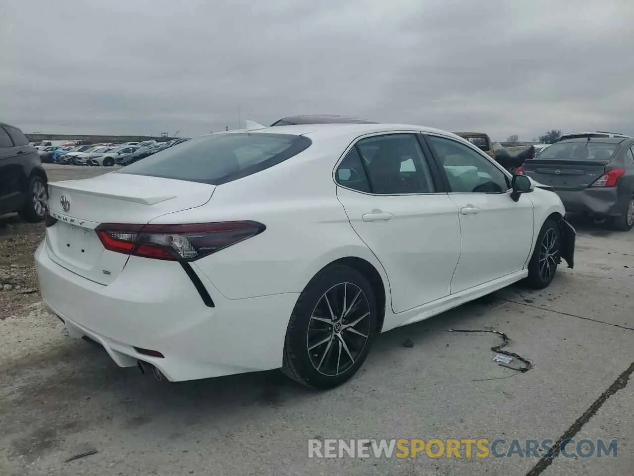 3 fotografías del automóvil dañado 4T1G11AK4PU747309 TOYOTA CAMRY 2023