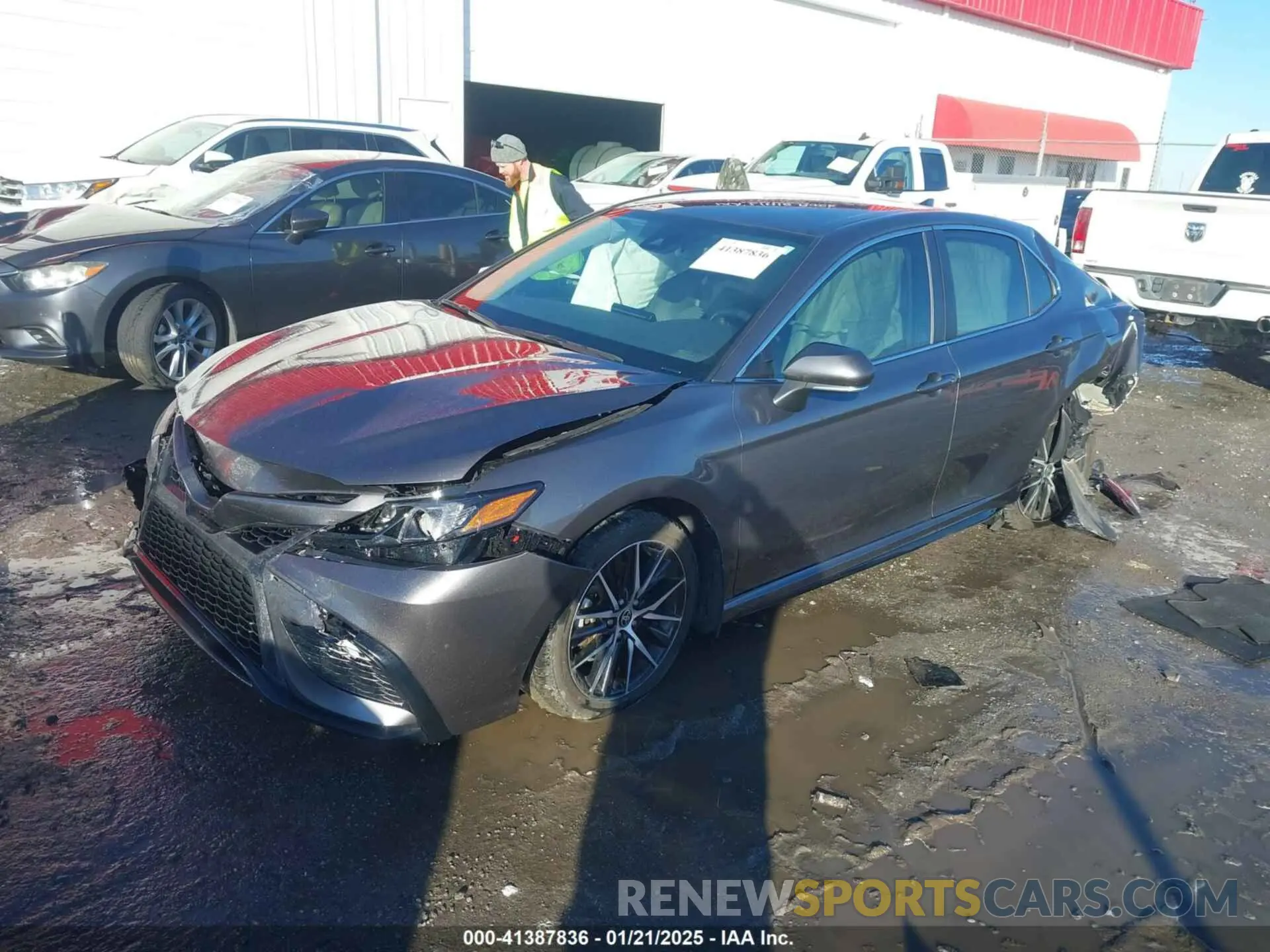 2 fotografías del automóvil dañado 4T1G11AK4PU752297 TOYOTA CAMRY 2023