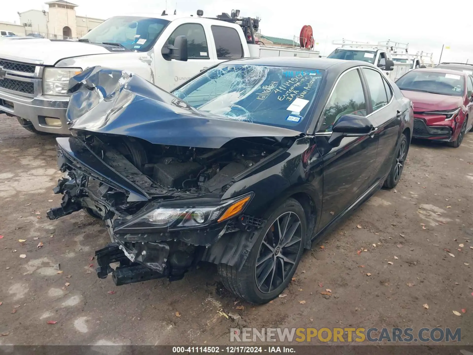 2 fotografías del automóvil dañado 4T1G11AK4PU800140 TOYOTA CAMRY 2023