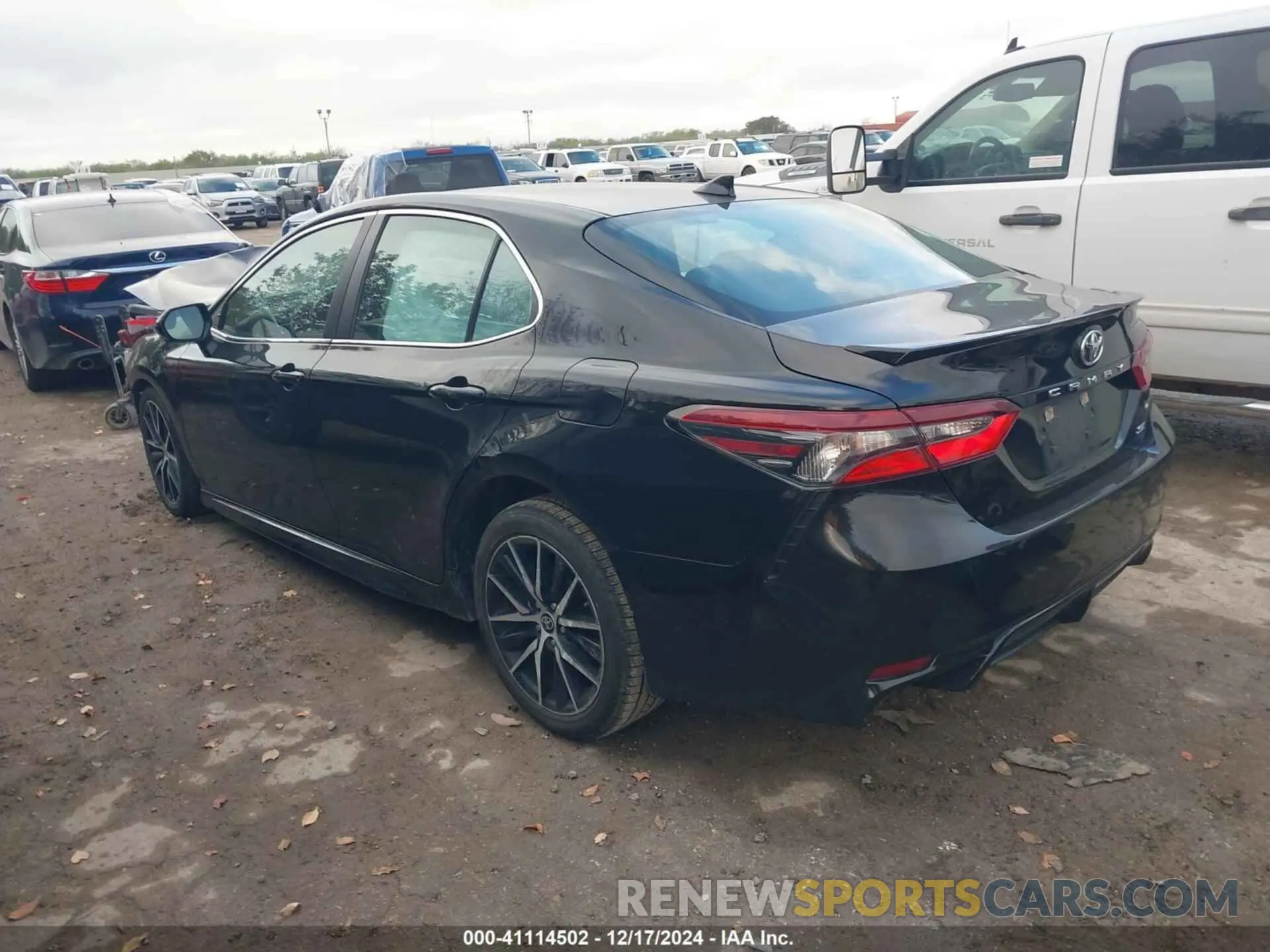 3 fotografías del automóvil dañado 4T1G11AK4PU800140 TOYOTA CAMRY 2023
