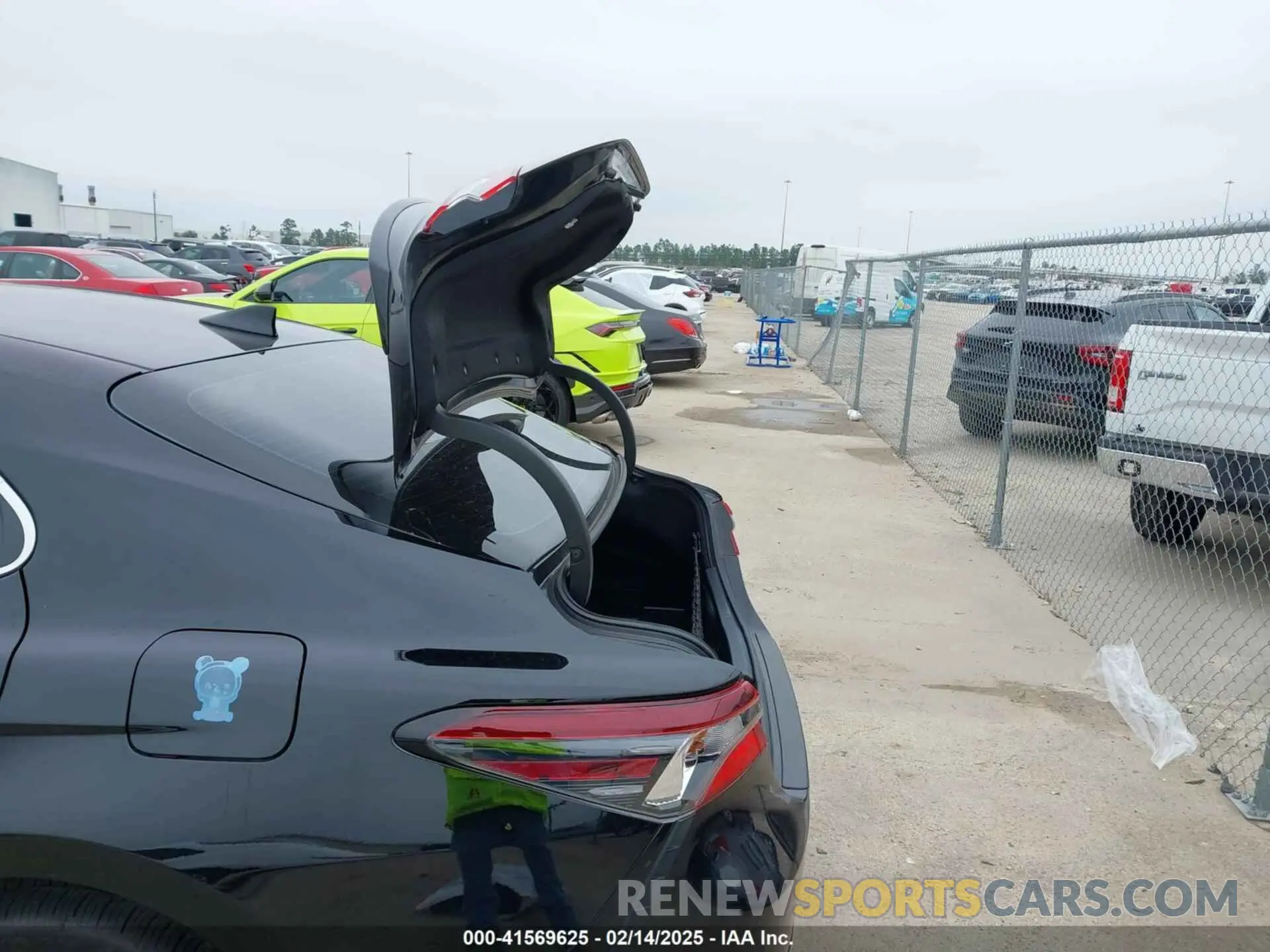 17 fotografías del automóvil dañado 4T1G11AK4PU827127 TOYOTA CAMRY 2023