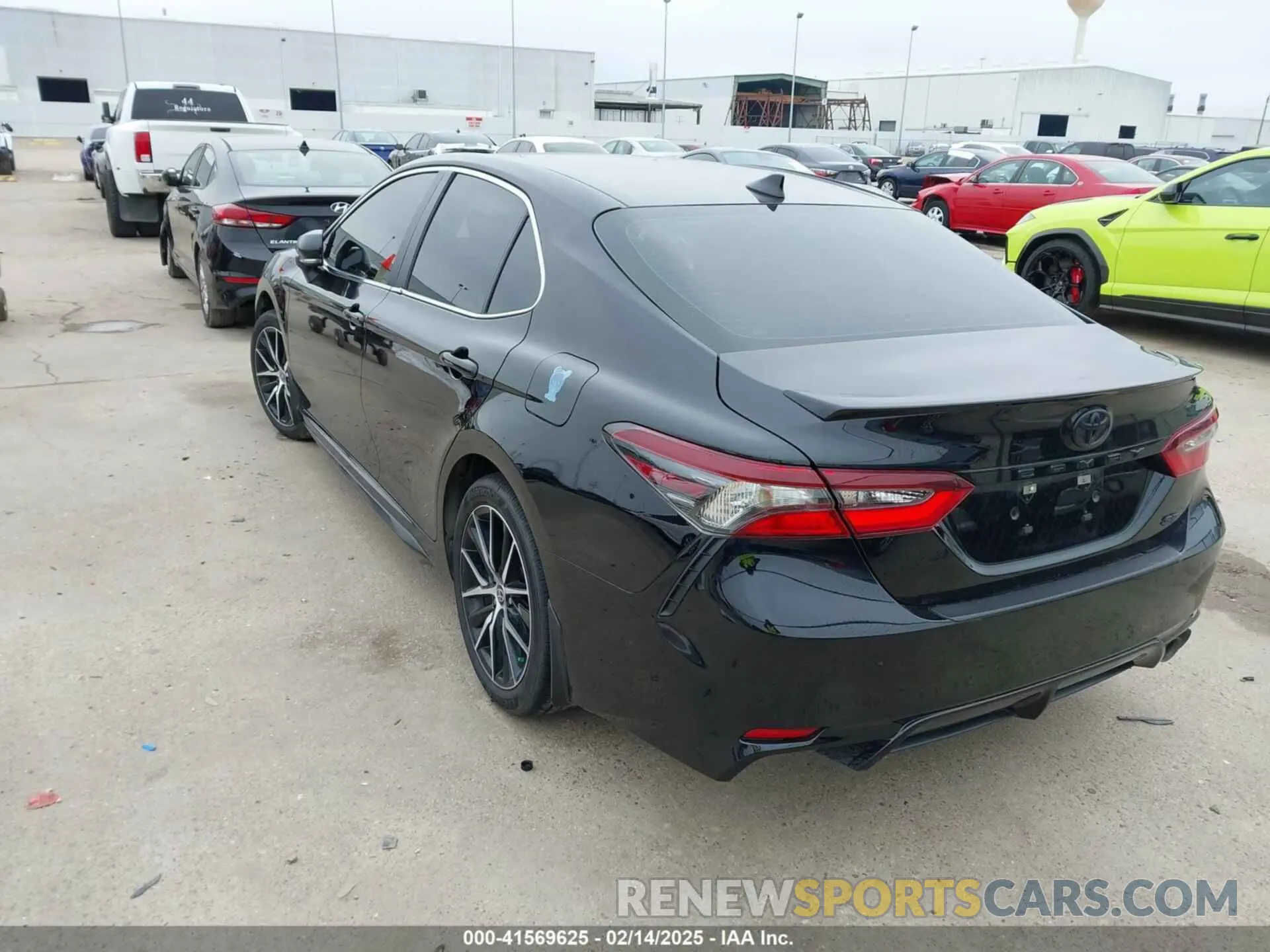 3 fotografías del automóvil dañado 4T1G11AK4PU827127 TOYOTA CAMRY 2023