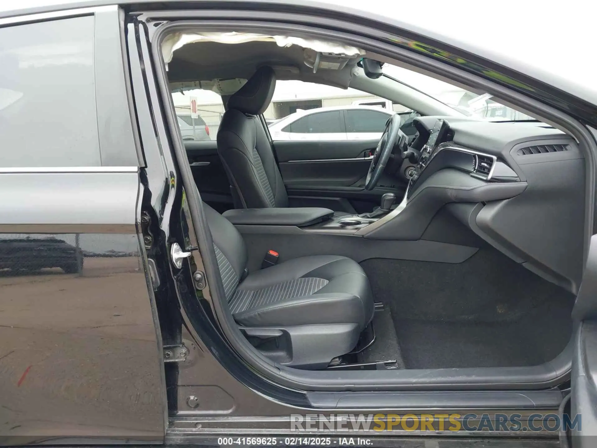 5 fotografías del automóvil dañado 4T1G11AK4PU827127 TOYOTA CAMRY 2023