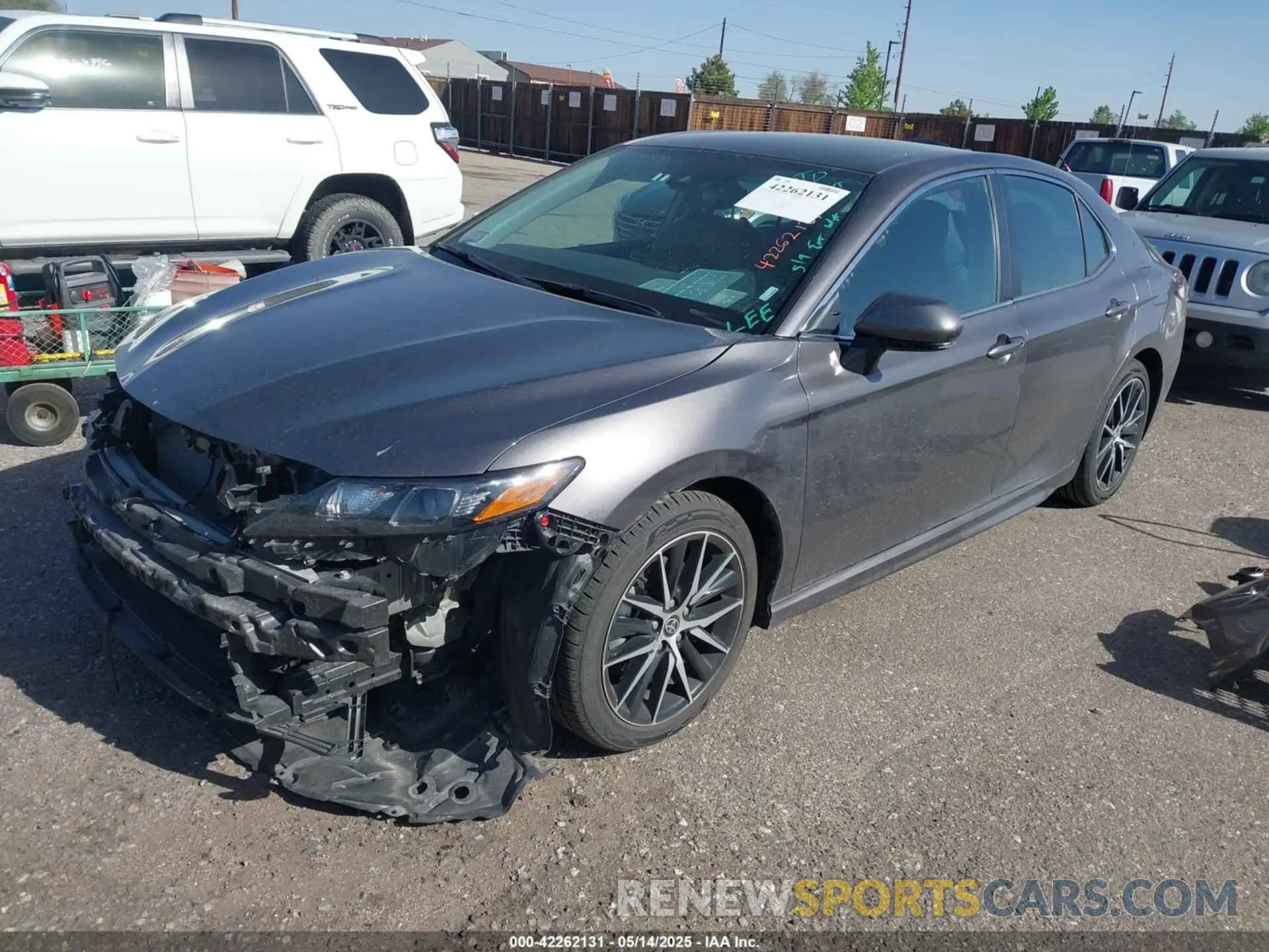 2 fotografías del automóvil dañado 4T1G11AK5PU163629 TOYOTA CAMRY 2023