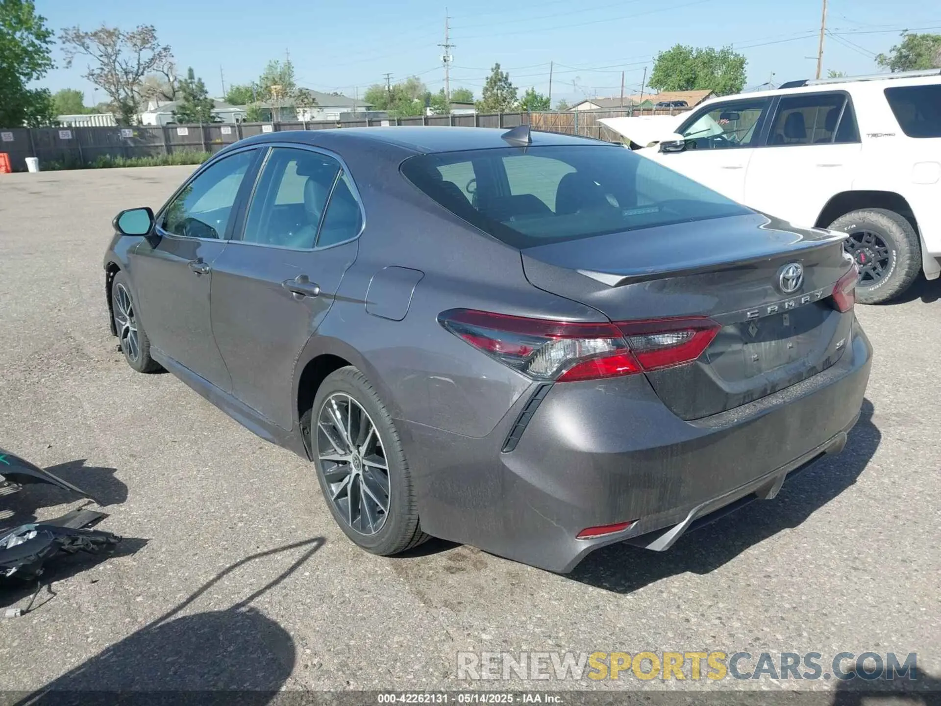 3 fotografías del automóvil dañado 4T1G11AK5PU163629 TOYOTA CAMRY 2023