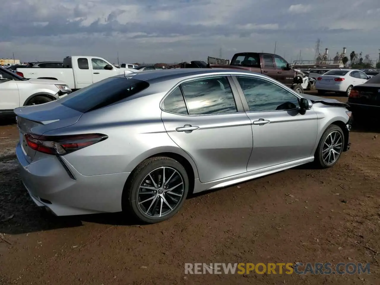 3 fotografías del automóvil dañado 4T1G11AK5PU728591 TOYOTA CAMRY 2023