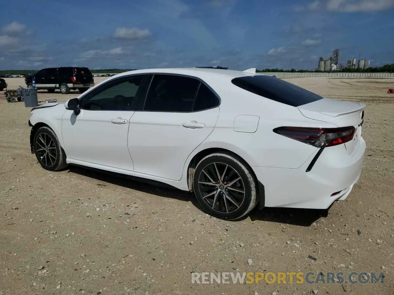 2 fotografías del automóvil dañado 4T1G11AK5PU735685 TOYOTA CAMRY 2023