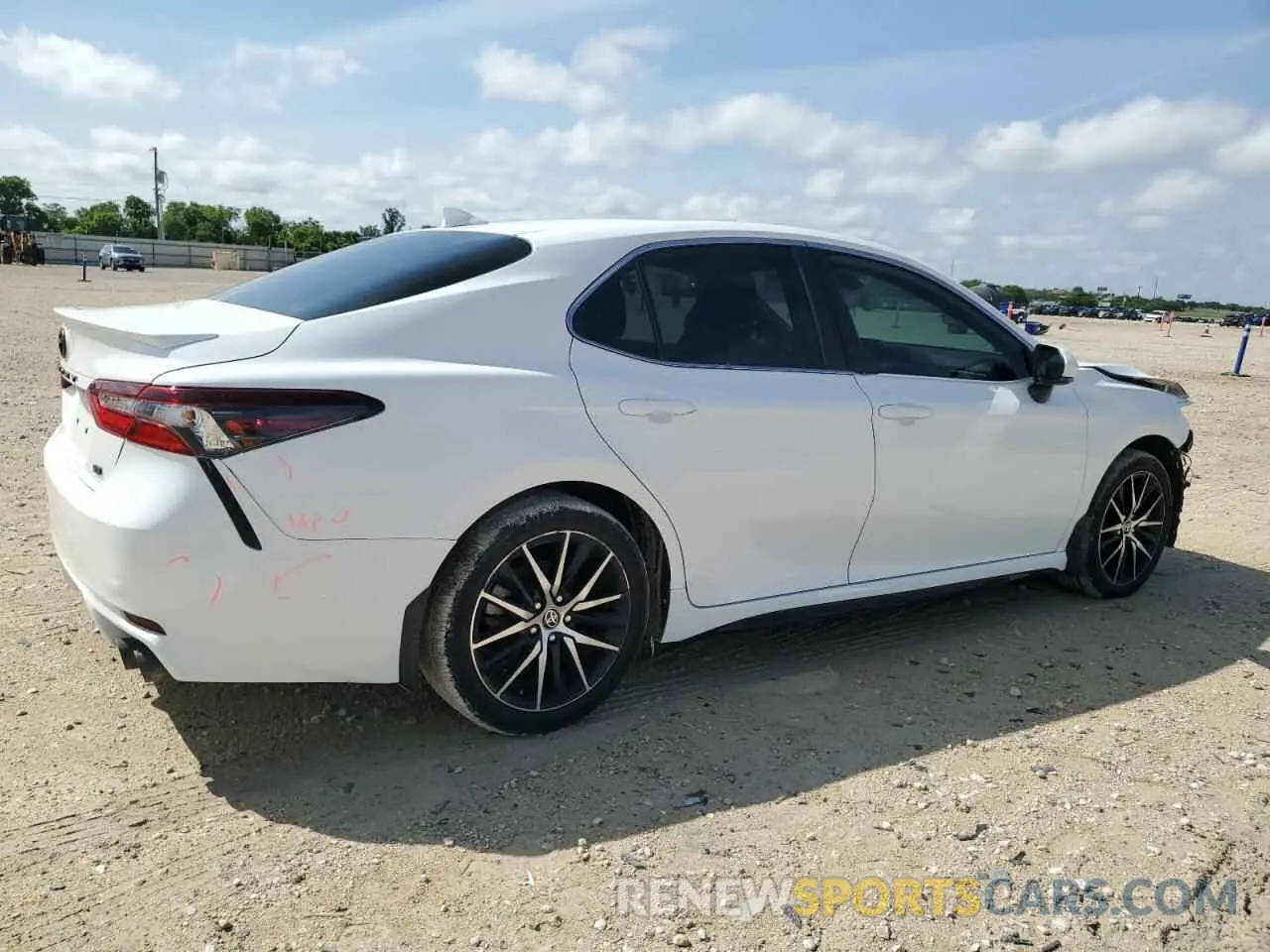 3 fotografías del automóvil dañado 4T1G11AK5PU735685 TOYOTA CAMRY 2023