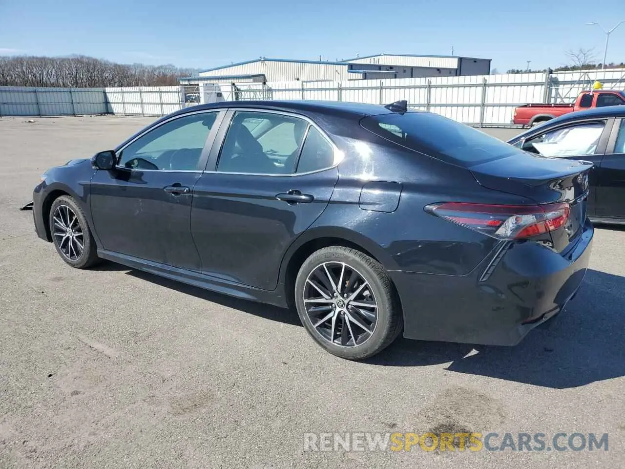 2 fotografías del automóvil dañado 4T1G11AK5PU750767 TOYOTA CAMRY 2023