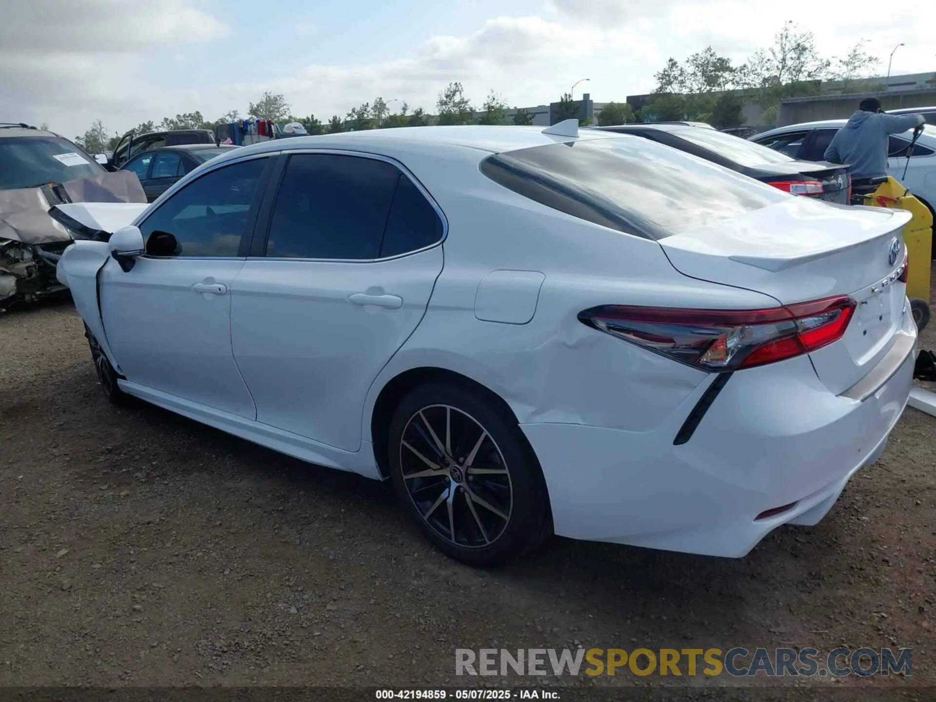 3 fotografías del automóvil dañado 4T1G11AK5PU764698 TOYOTA CAMRY 2023