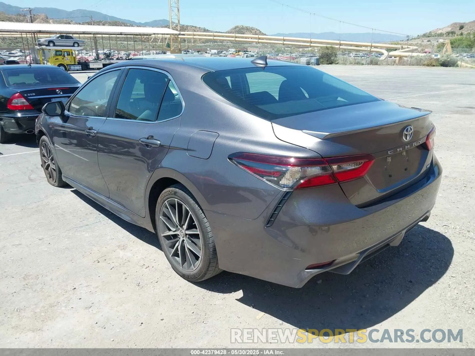 3 fotografías del automóvil dañado 4T1G11AK5PU772090 TOYOTA CAMRY 2023