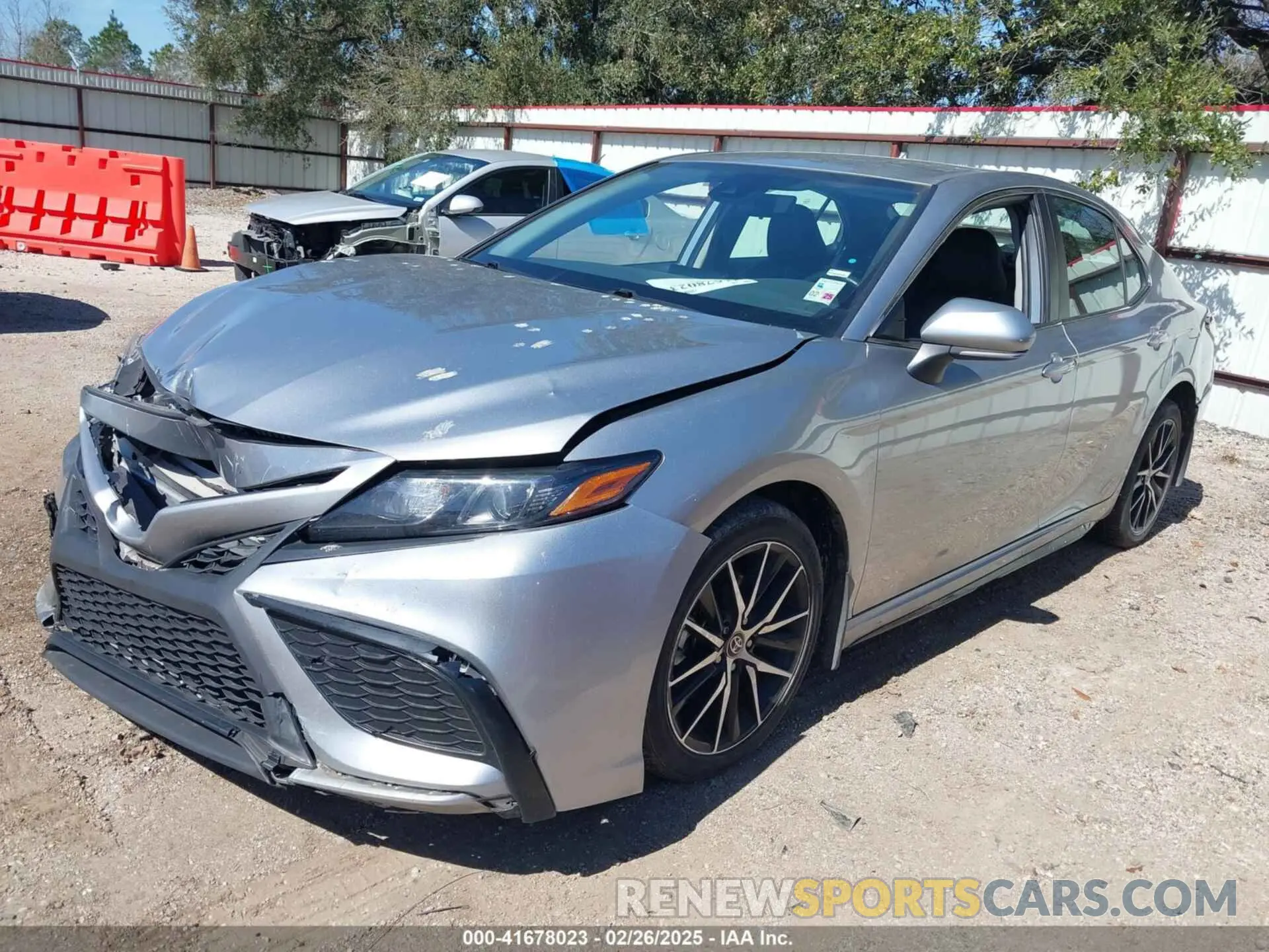 2 fotografías del automóvil dañado 4T1G11AK5PU772106 TOYOTA CAMRY 2023