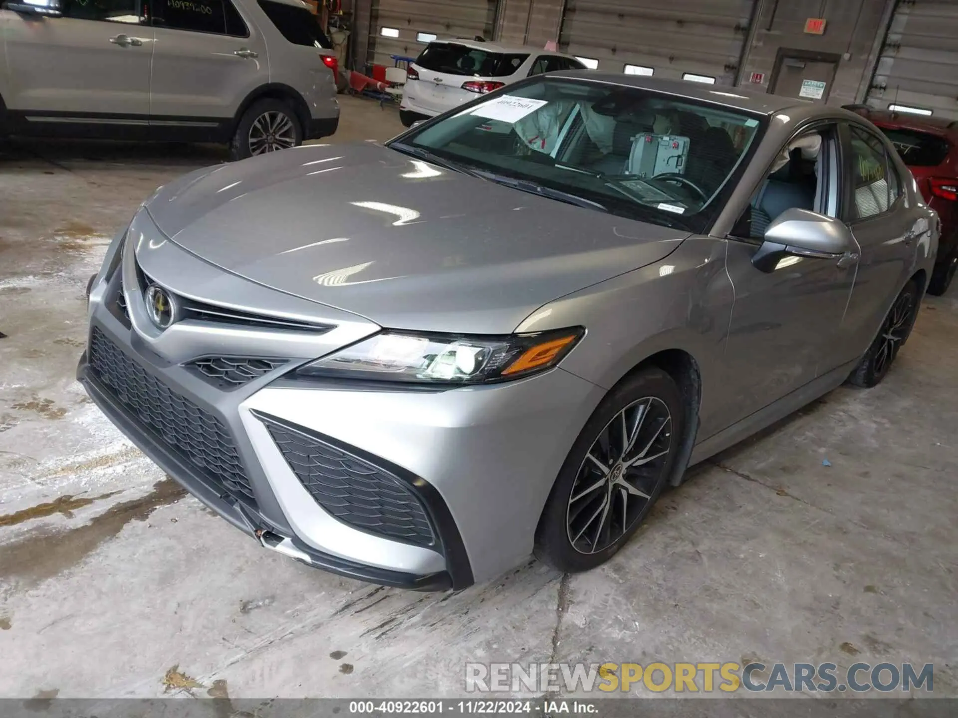 2 fotografías del automóvil dañado 4T1G11AK5PU779556 TOYOTA CAMRY 2023