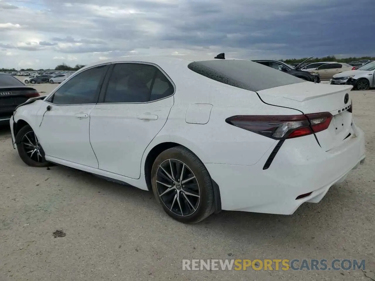 2 fotografías del automóvil dañado 4T1G11AK5PU789648 TOYOTA CAMRY 2023