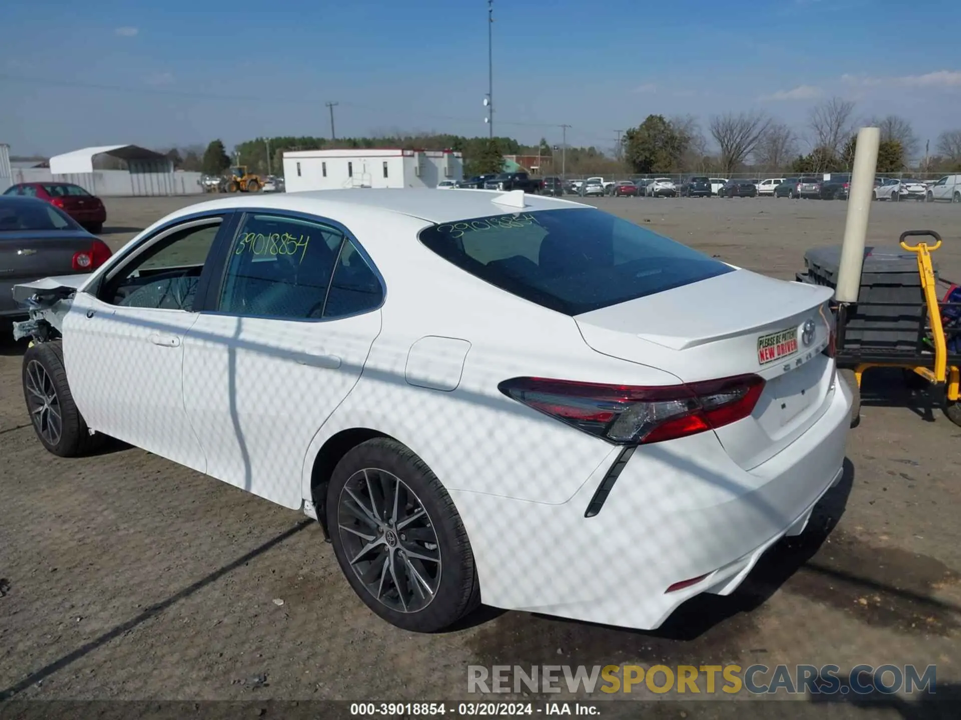 3 fotografías del automóvil dañado 4T1G11AK5PU794137 TOYOTA CAMRY 2023