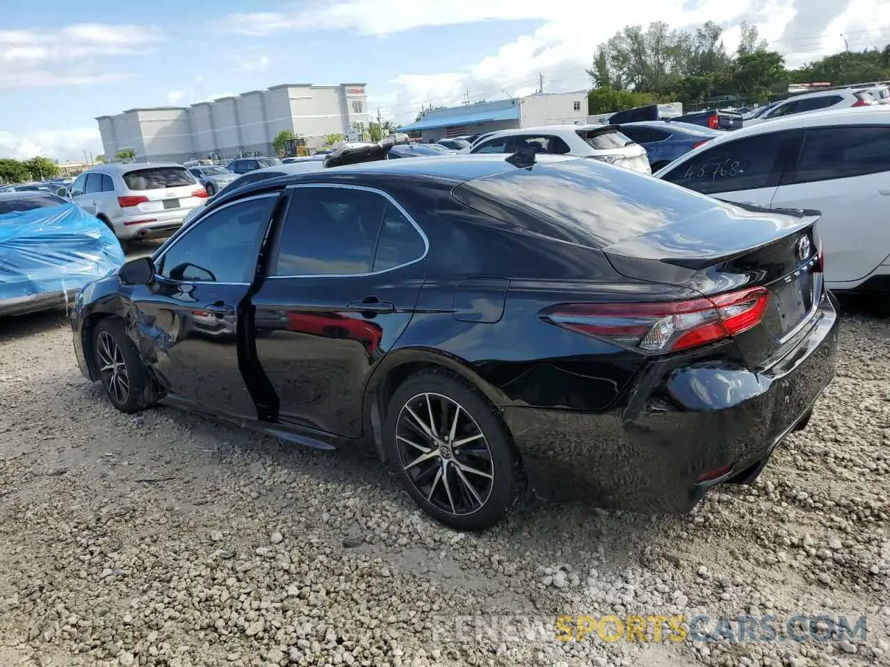 2 fotografías del automóvil dañado 4T1G11AK5PU794946 TOYOTA CAMRY 2023