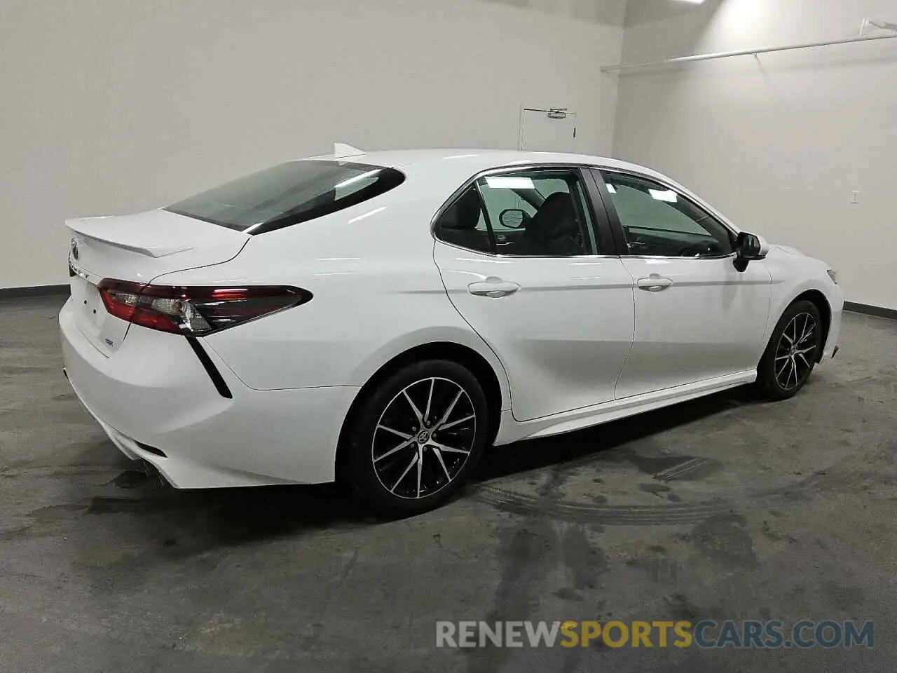 3 fotografías del automóvil dañado 4T1G11AK5PU831011 TOYOTA CAMRY 2023