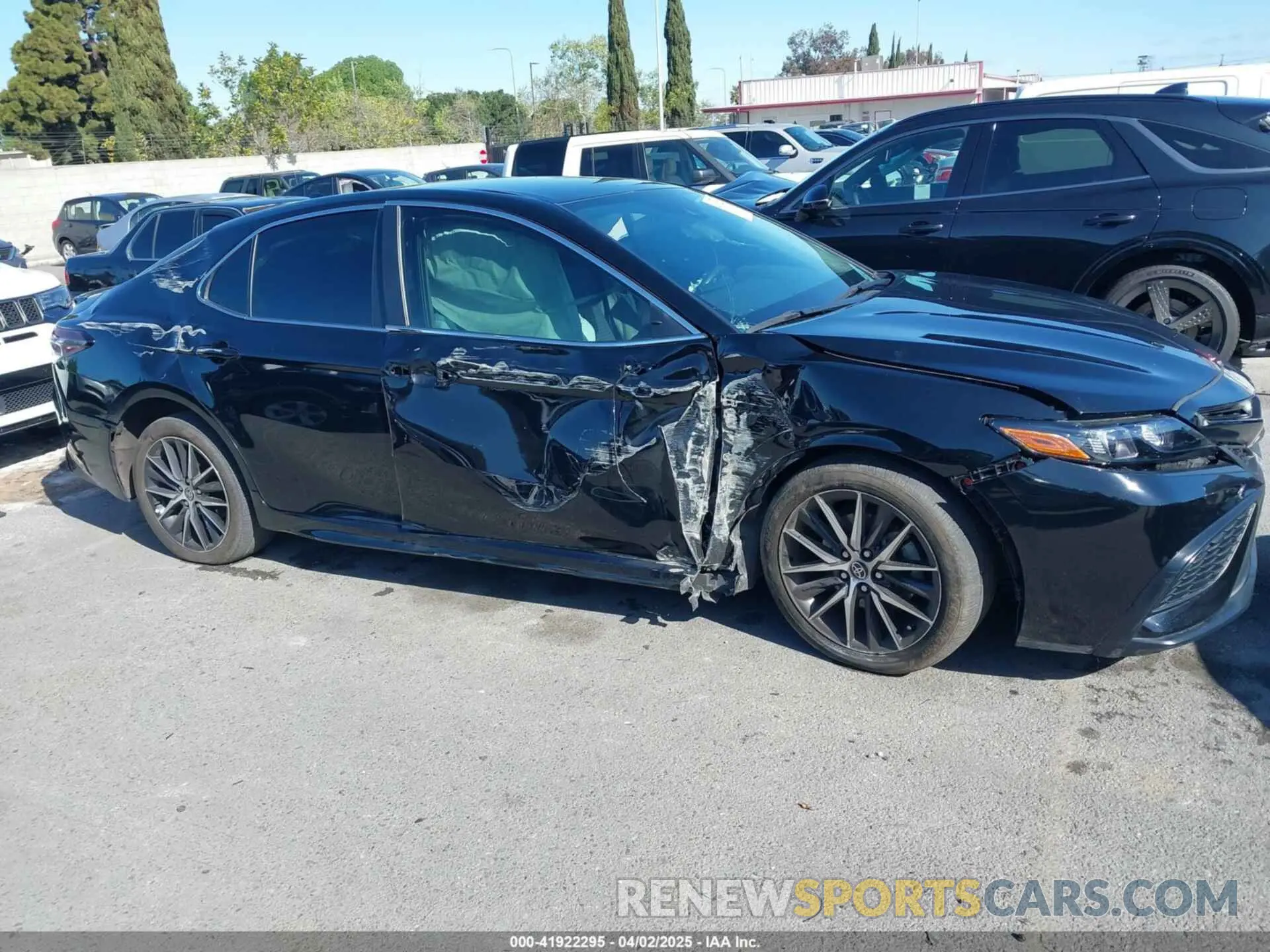 13 fotografías del automóvil dañado 4T1G11AK5PU836466 TOYOTA CAMRY 2023