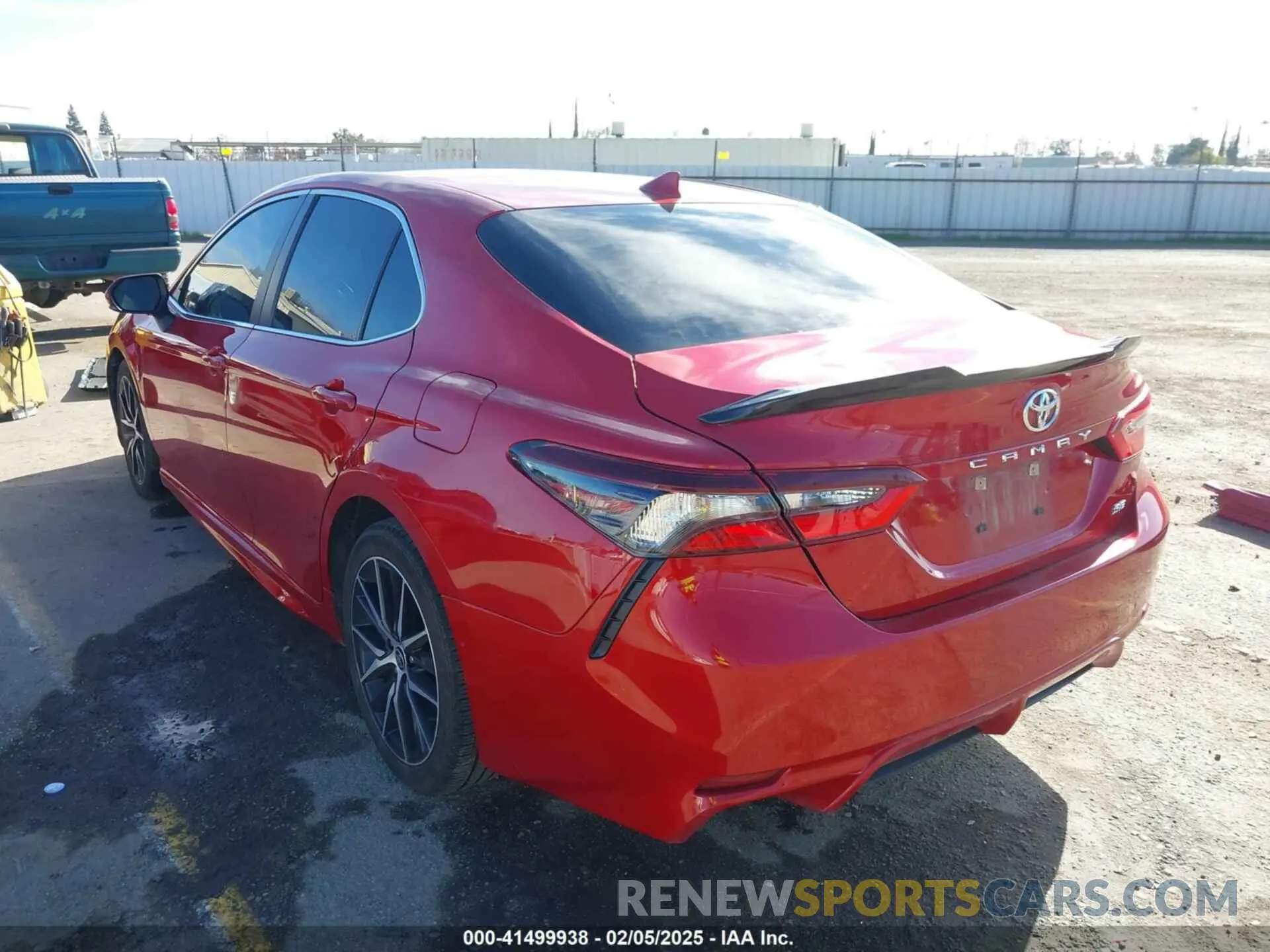 3 fotografías del automóvil dañado 4T1G11AK6PU104203 TOYOTA CAMRY 2023