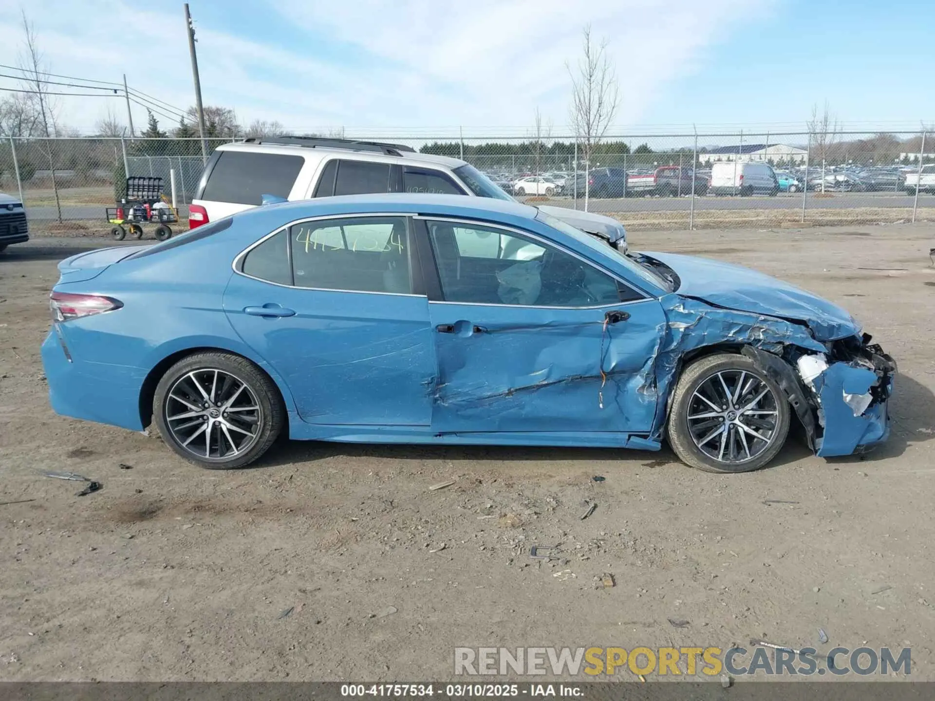 13 fotografías del automóvil dañado 4T1G11AK6PU131577 TOYOTA CAMRY 2023