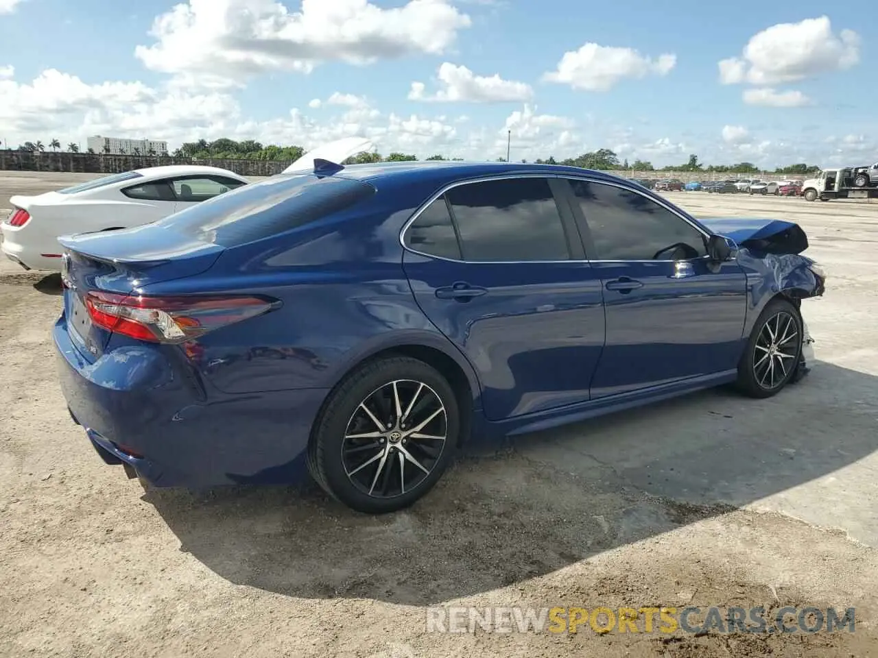 3 fotografías del automóvil dañado 4T1G11AK6PU134950 TOYOTA CAMRY 2023