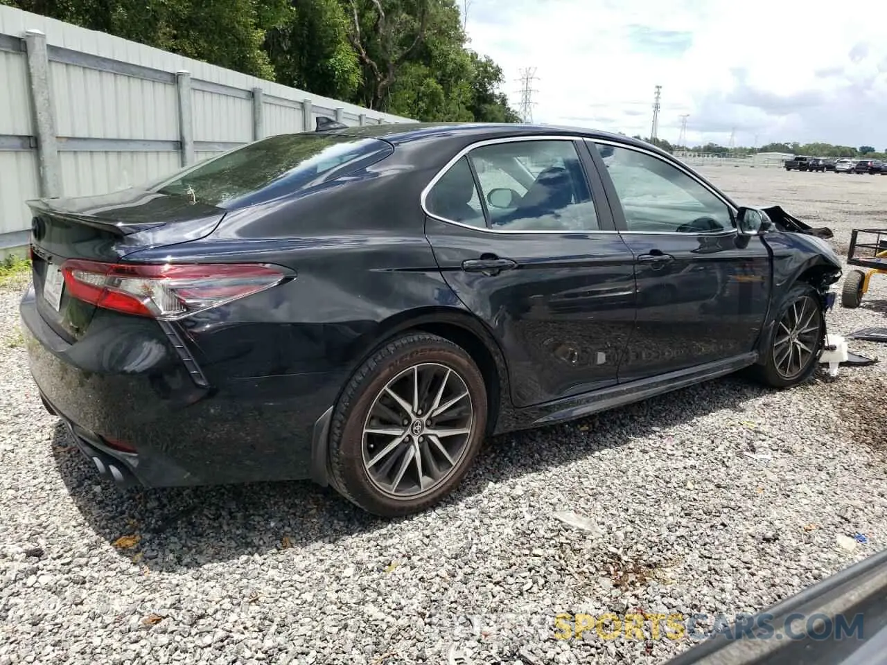 3 fotografías del automóvil dañado 4T1G11AK6PU144927 TOYOTA CAMRY 2023