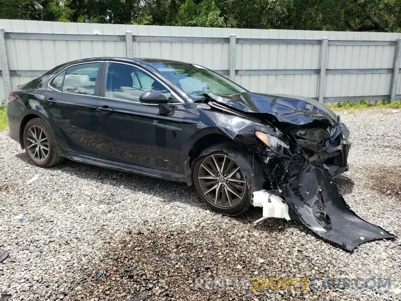 4 fotografías del automóvil dañado 4T1G11AK6PU144927 TOYOTA CAMRY 2023