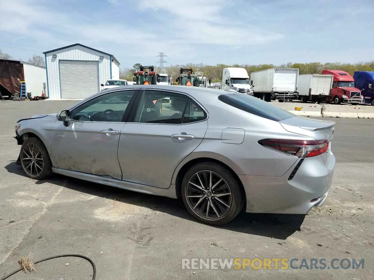 2 fotografías del automóvil dañado 4T1G11AK6PU153532 TOYOTA CAMRY 2023