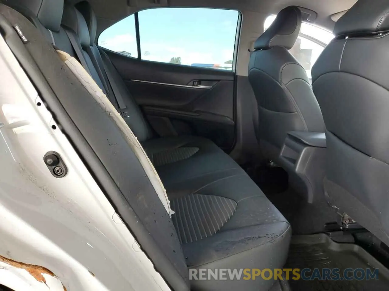 10 fotografías del automóvil dañado 4T1G11AK6PU171822 TOYOTA CAMRY 2023