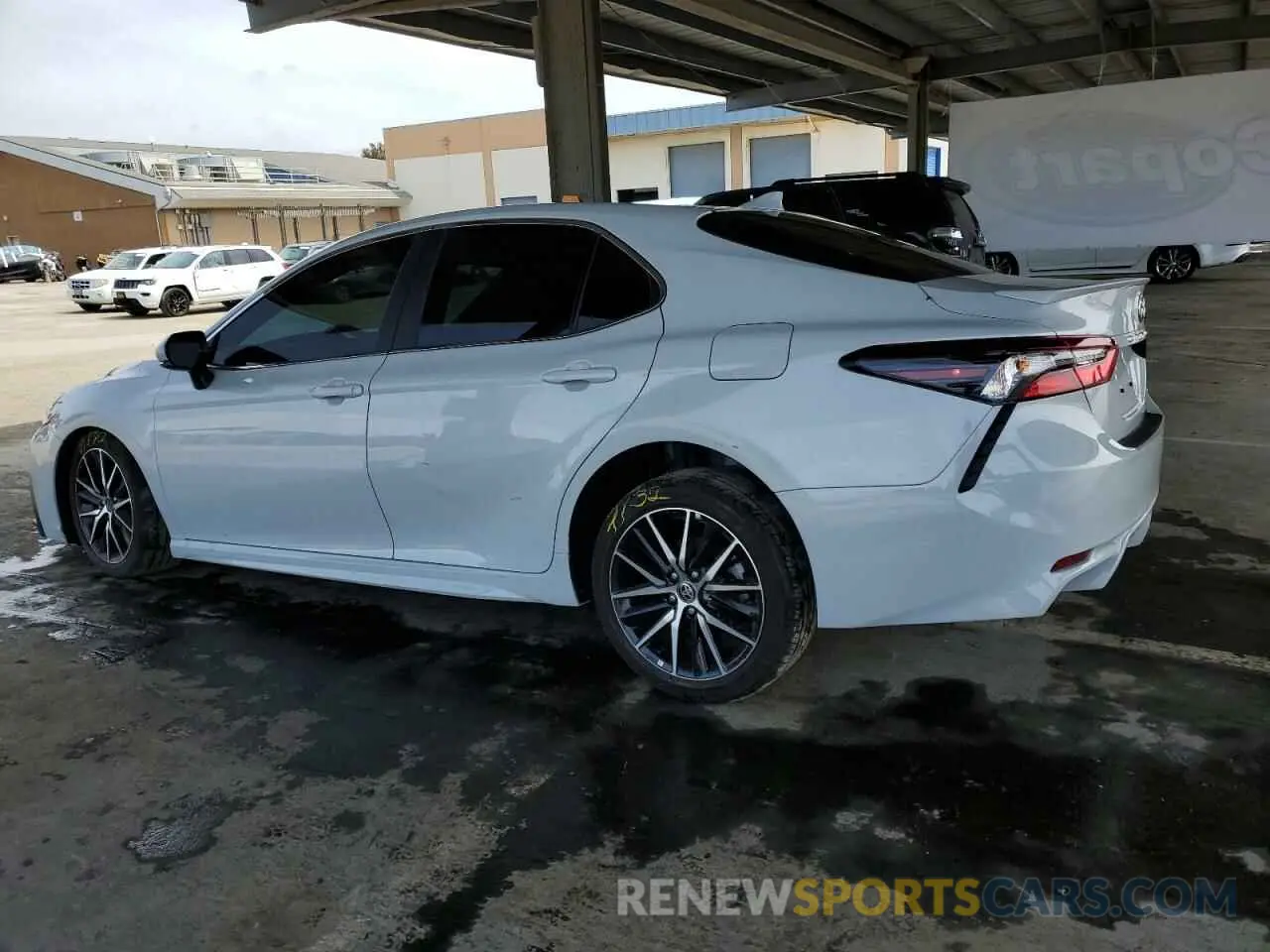 2 fotografías del automóvil dañado 4T1G11AK6PU171822 TOYOTA CAMRY 2023