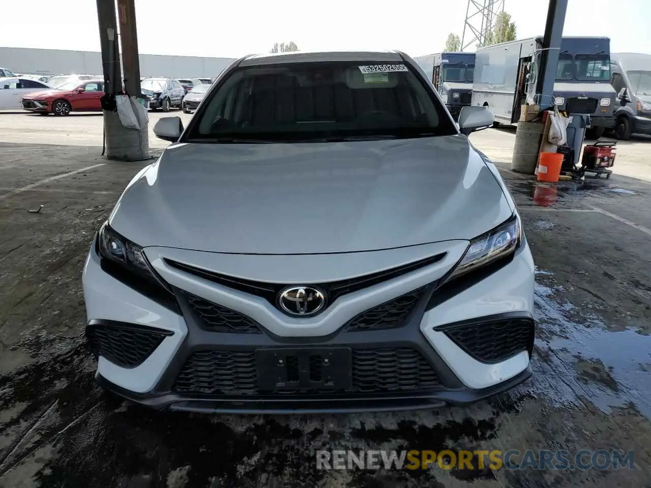 5 fotografías del automóvil dañado 4T1G11AK6PU171822 TOYOTA CAMRY 2023