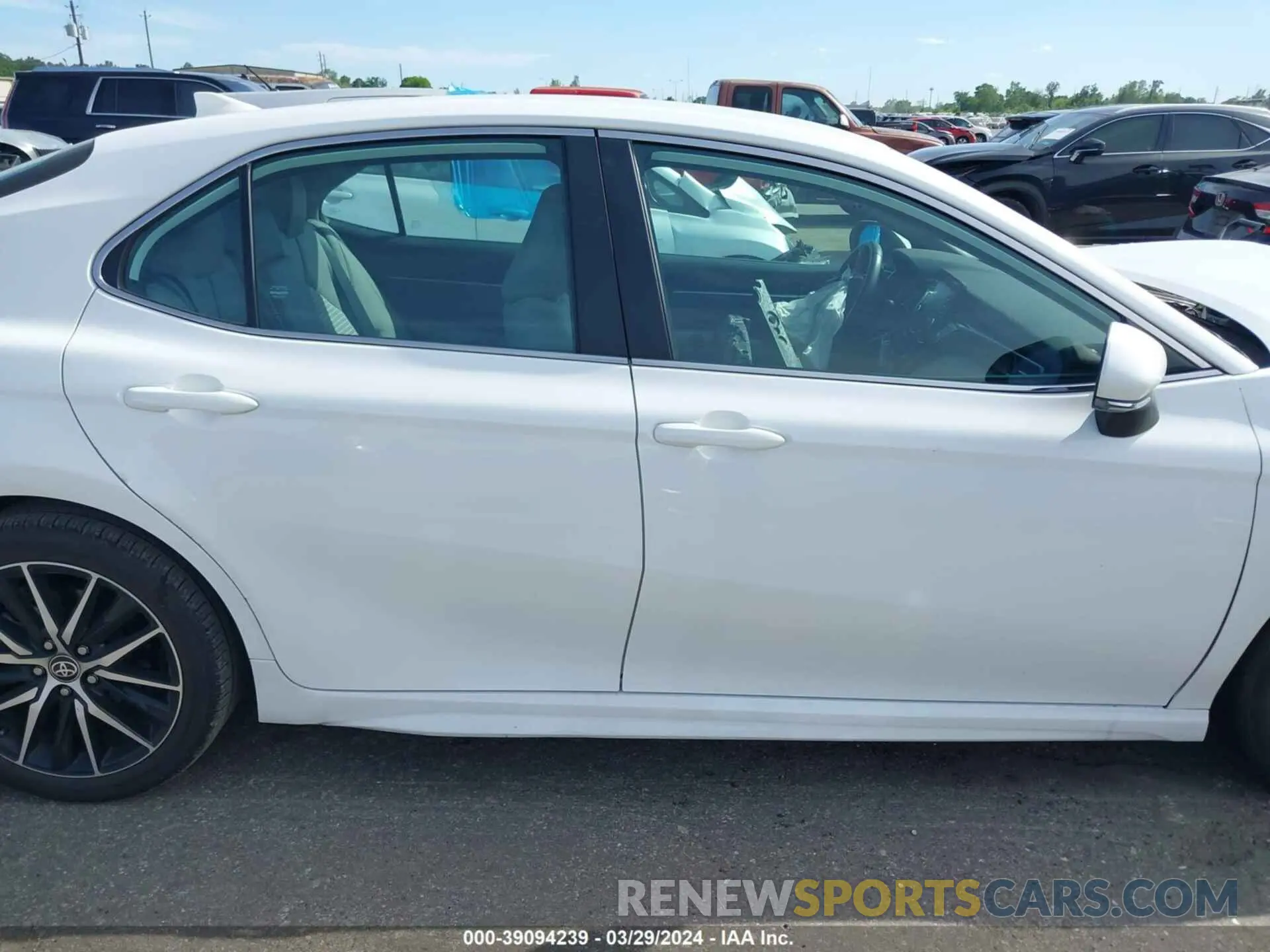 12 fotografías del automóvil dañado 4T1G11AK6PU741950 TOYOTA CAMRY 2023