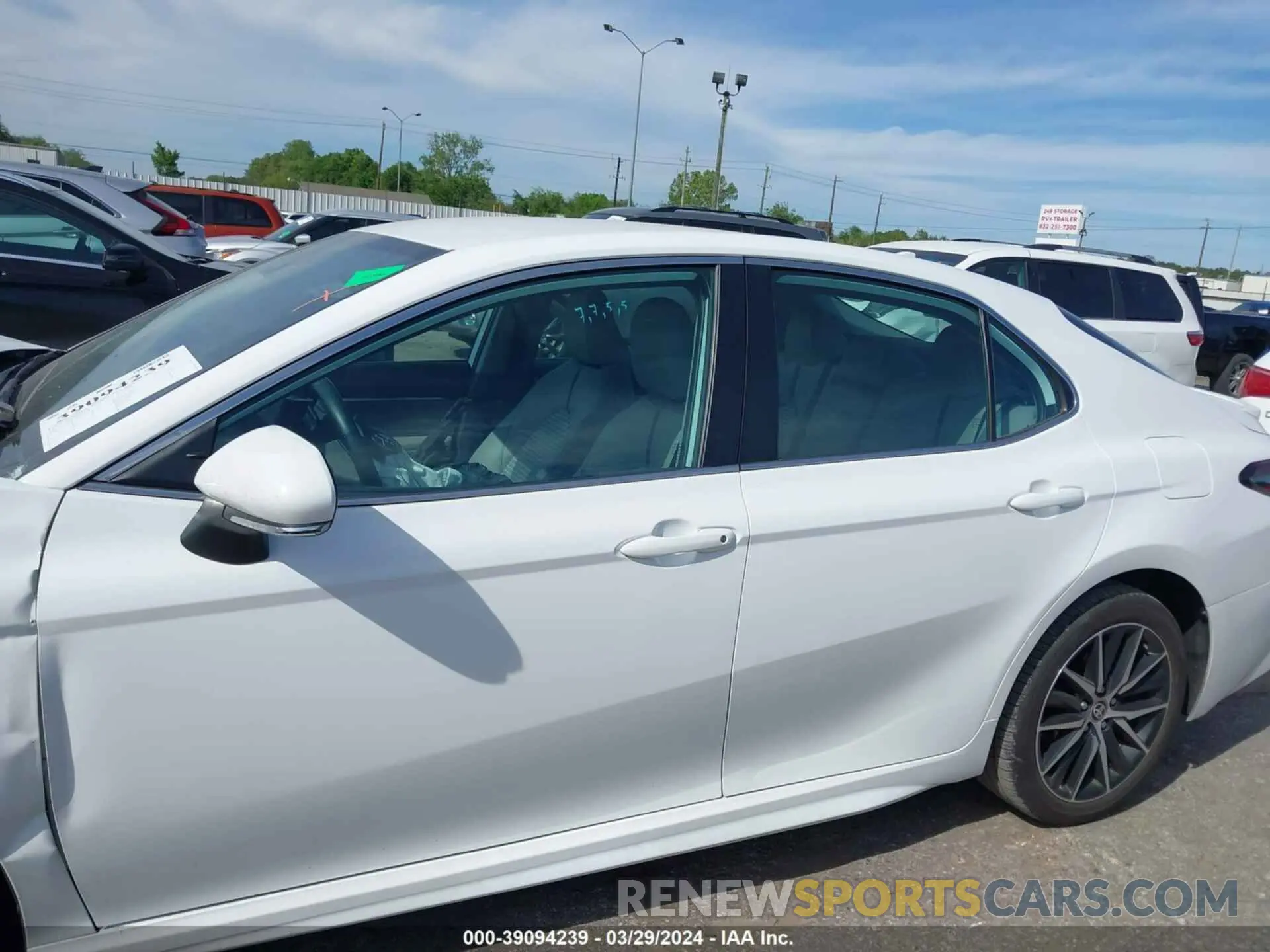 13 fotografías del automóvil dañado 4T1G11AK6PU741950 TOYOTA CAMRY 2023
