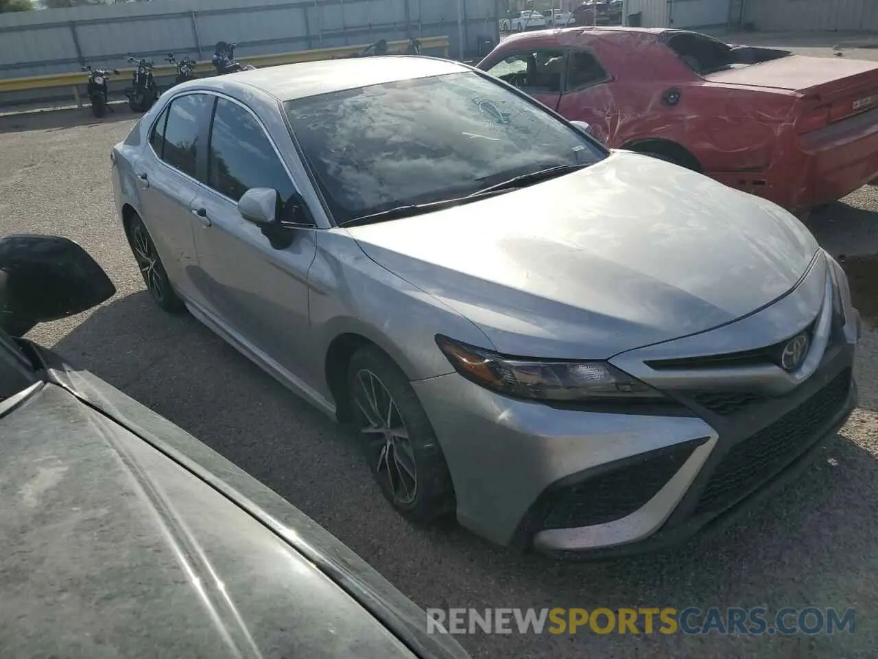 4 fotografías del automóvil dañado 4T1G11AK6PU753015 TOYOTA CAMRY 2023