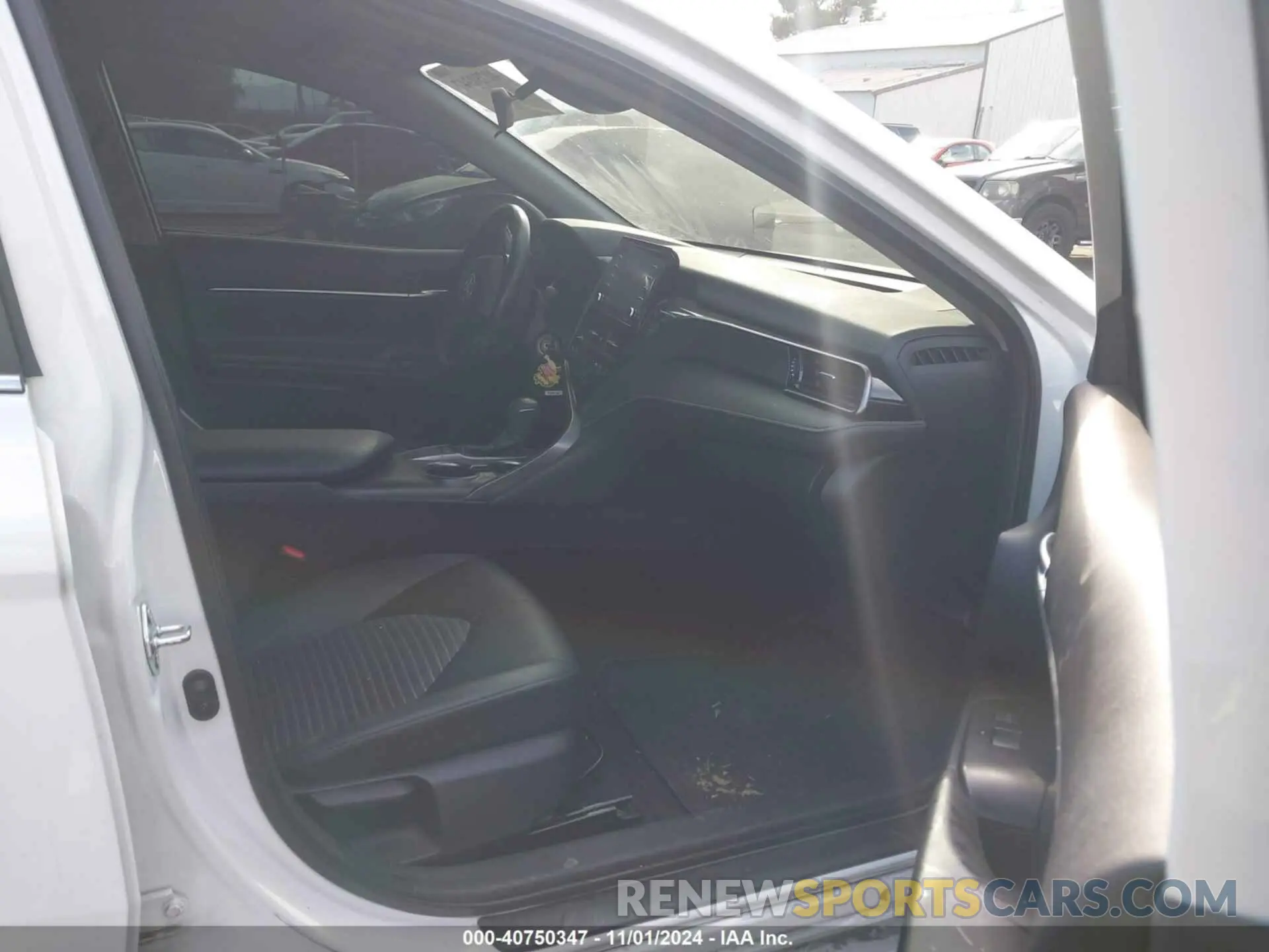 5 fotografías del automóvil dañado 4T1G11AK6PU795216 TOYOTA CAMRY 2023
