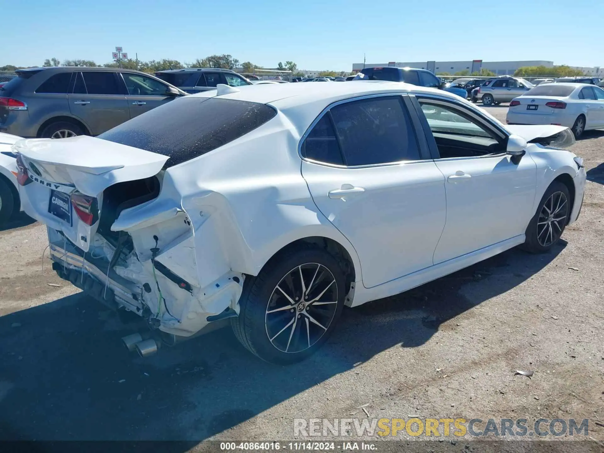 4 fotografías del automóvil dañado 4T1G11AK6PU800432 TOYOTA CAMRY 2023