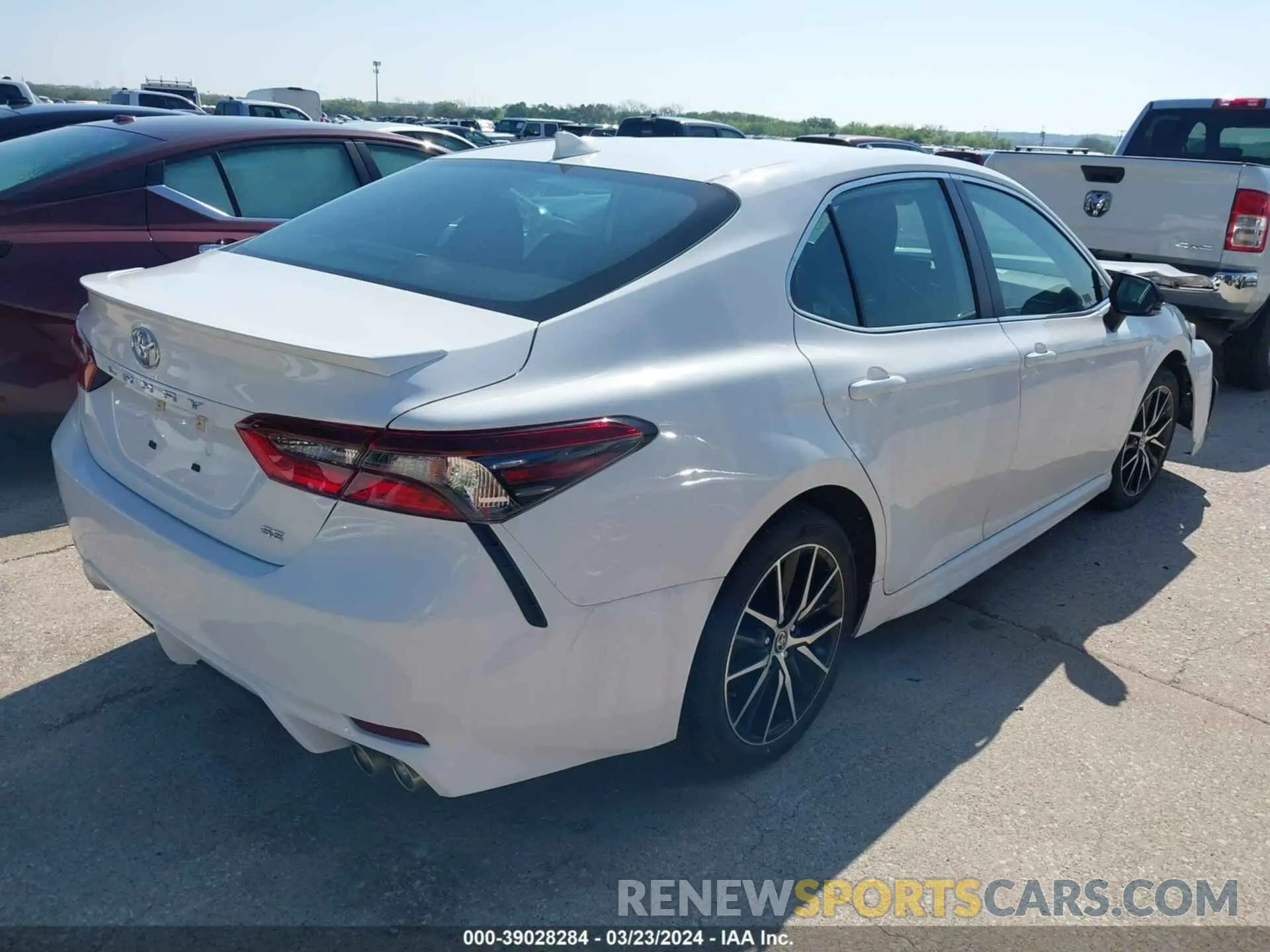 4 fotografías del automóvil dañado 4T1G11AK6PU804397 TOYOTA CAMRY 2023