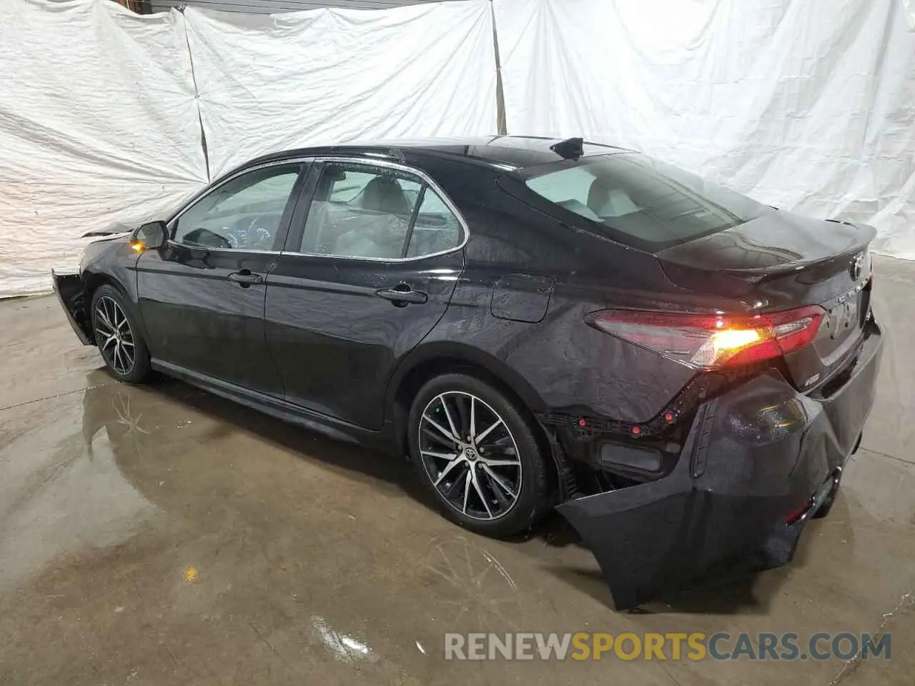 2 fotografías del automóvil dañado 4T1G11AK6PU808370 TOYOTA CAMRY 2023
