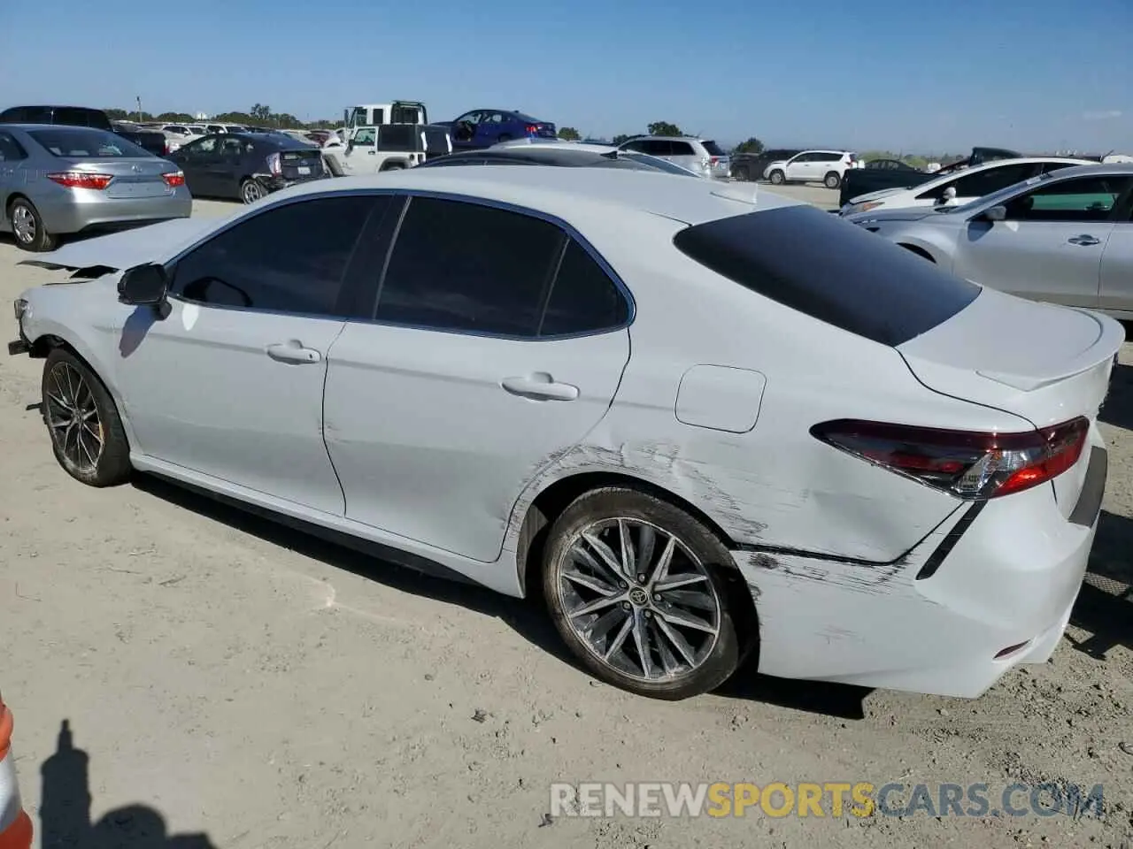 2 fotografías del automóvil dañado 4T1G11AK7PU113752 TOYOTA CAMRY 2023