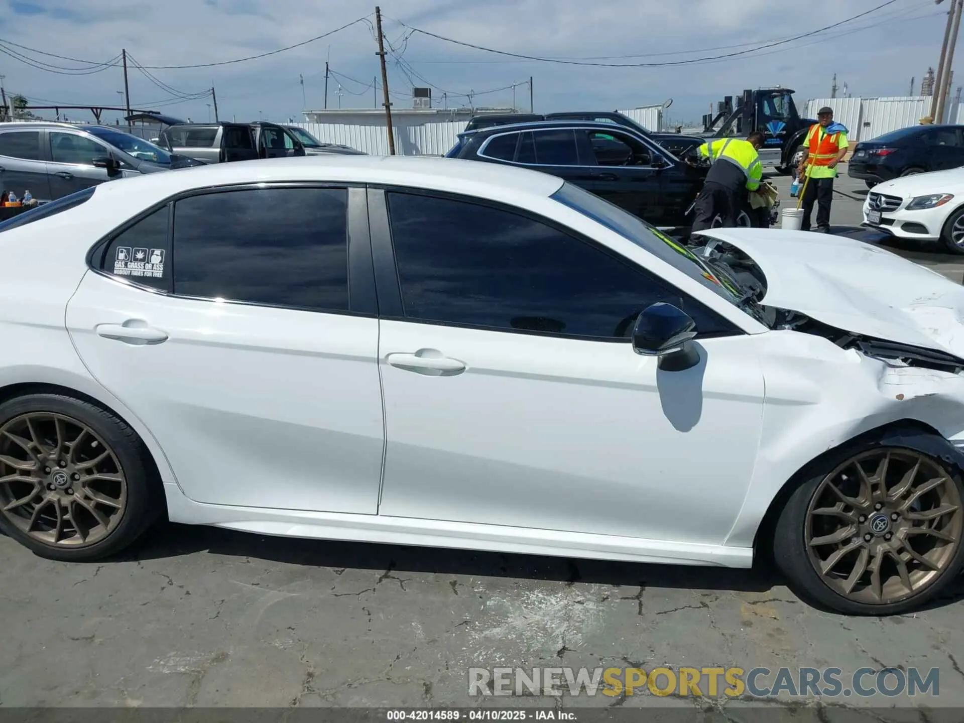 14 fotografías del automóvil dañado 4T1G11AK7PU134603 TOYOTA CAMRY 2023