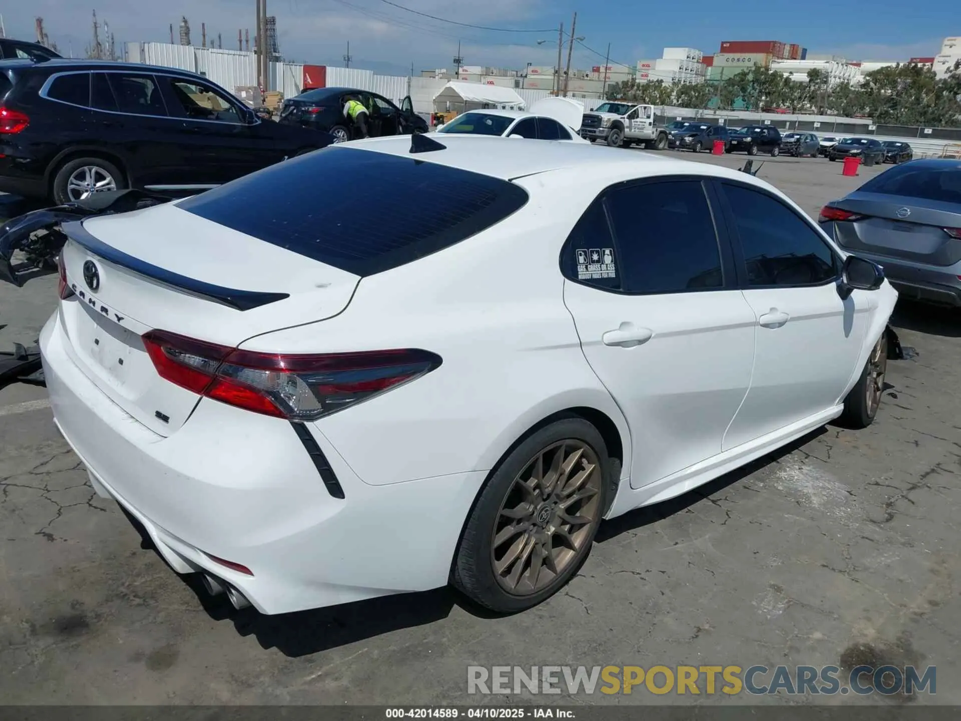 4 fotografías del automóvil dañado 4T1G11AK7PU134603 TOYOTA CAMRY 2023